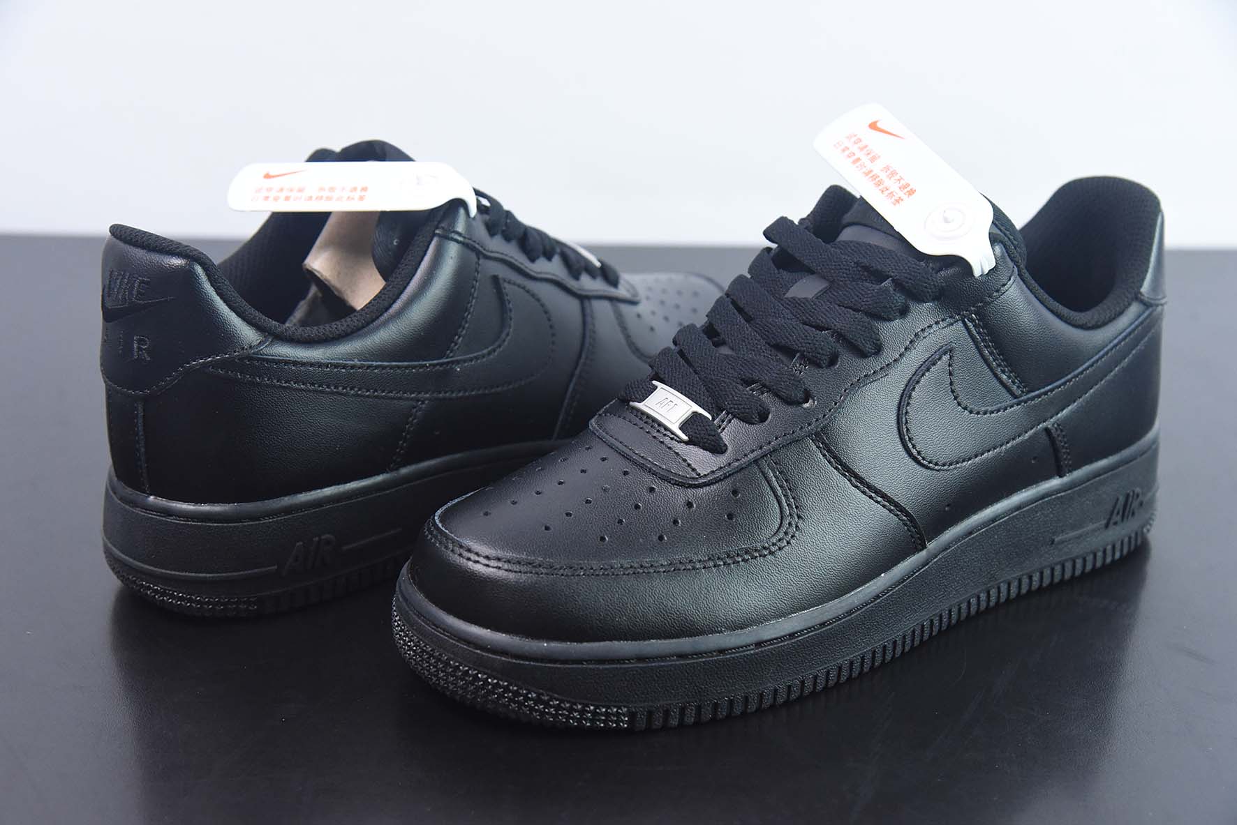 Nike Air Force 1 Low 空军全黑低帮