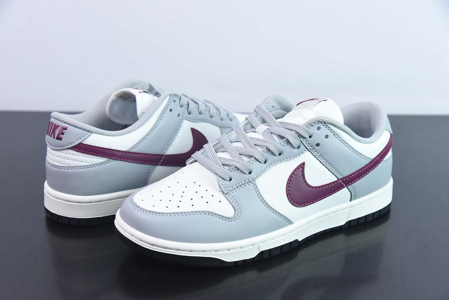 Nike SB Dunk Low RETRO "Grey White" 灰酒红低帮运动板鞋 货号:DD1503 122