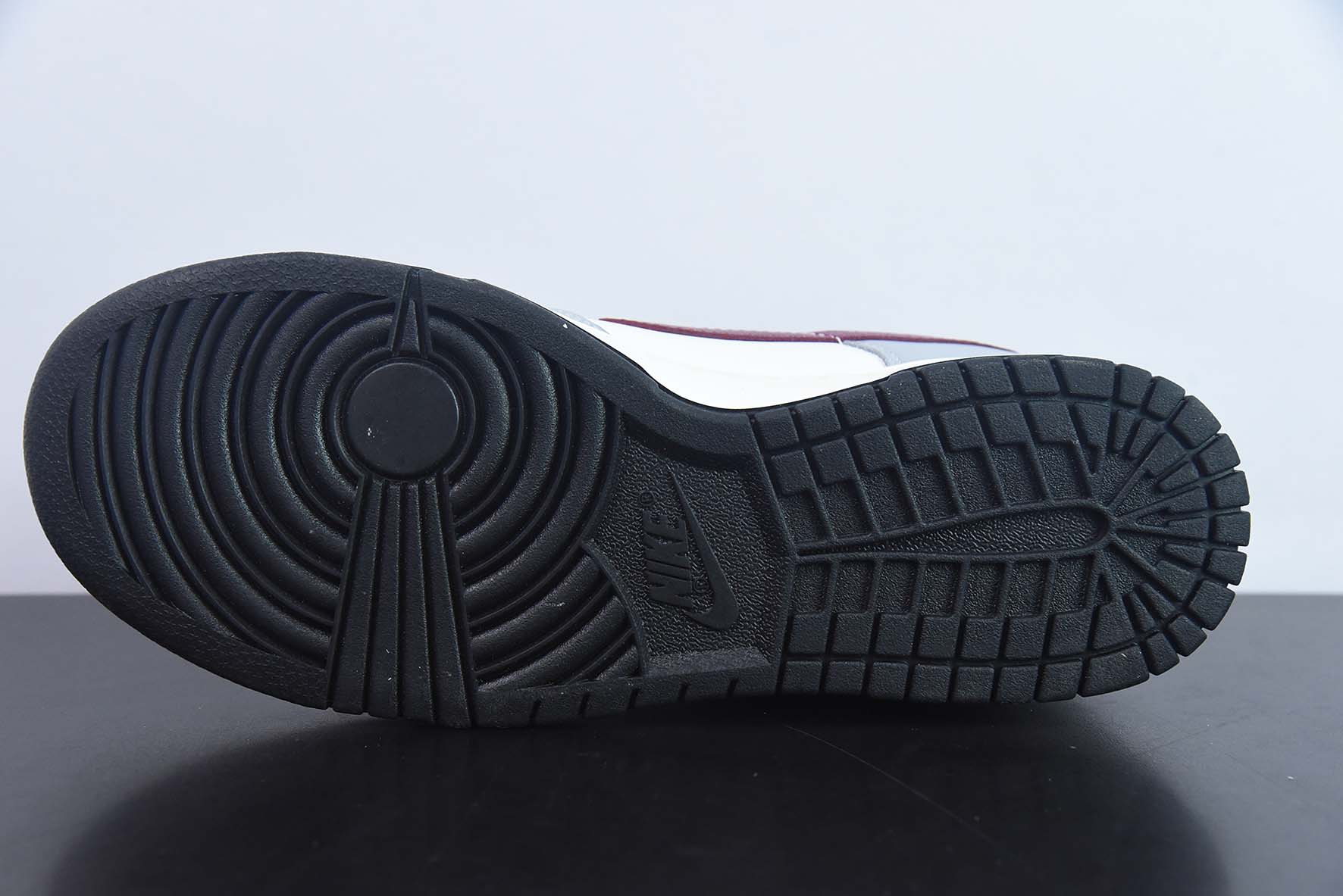 Nike SB Dunk Low RETRO "Grey White" 灰酒红低帮运动板鞋 货号:DD1503 122