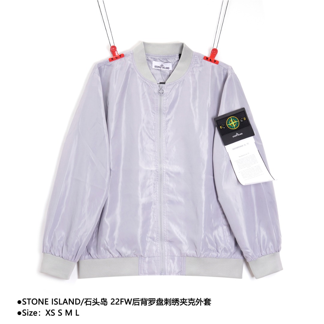 💰250
STONE ISLAND/石头岛 22FW后背罗盘刺绣夹克外套
Size:XS S M L
独家定制辅料与专属包装 此款面料最自然的皱感 在光线不同角度的照射下 会呈现出衣服的双色效果 面料带有一定的防水防风防紫外线效果 是石头岛必选的冲锋衣面料之一 轻薄是面料的特性 机能户外运动感十足 胸前有两个口袋 口袋上还带有石头岛航海罗盘徽章的Logo刺绣 无论在剌绣的密度、还有立体效果 堪比原版 两侧的拉链内藏机能性口袋 拉链的位置也可以按照个人喜爱调整高低度 细节按原厂 1:1 Y K K定制拉链 完美落肩宽松的版型 整件衣服里面采用了全包边的细节做法 标志性臂章专门定制原厂 辅料的细节看出品质,无论是臂章、手缝纽、拉链、还有包装 每个辅料品质细节做工都完美的复刻原厂一样 订制的面料更是达到原版95%以上 非常适合情侣穿搭
款式编号:CC-560560526