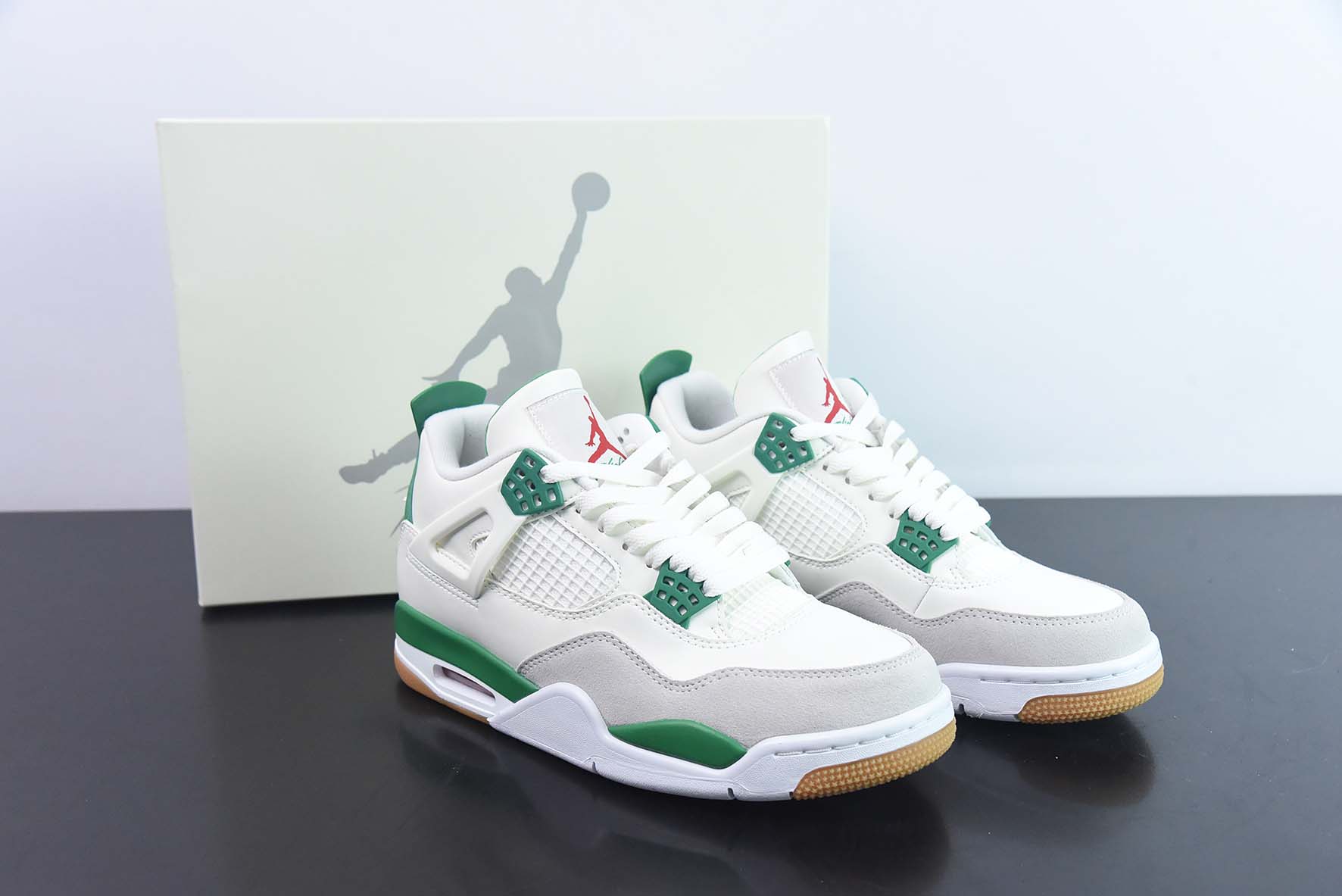 Nike SB x aj4“Pine Green”  SB x Air Jordan男子运动鞋  货号：DR5415-103