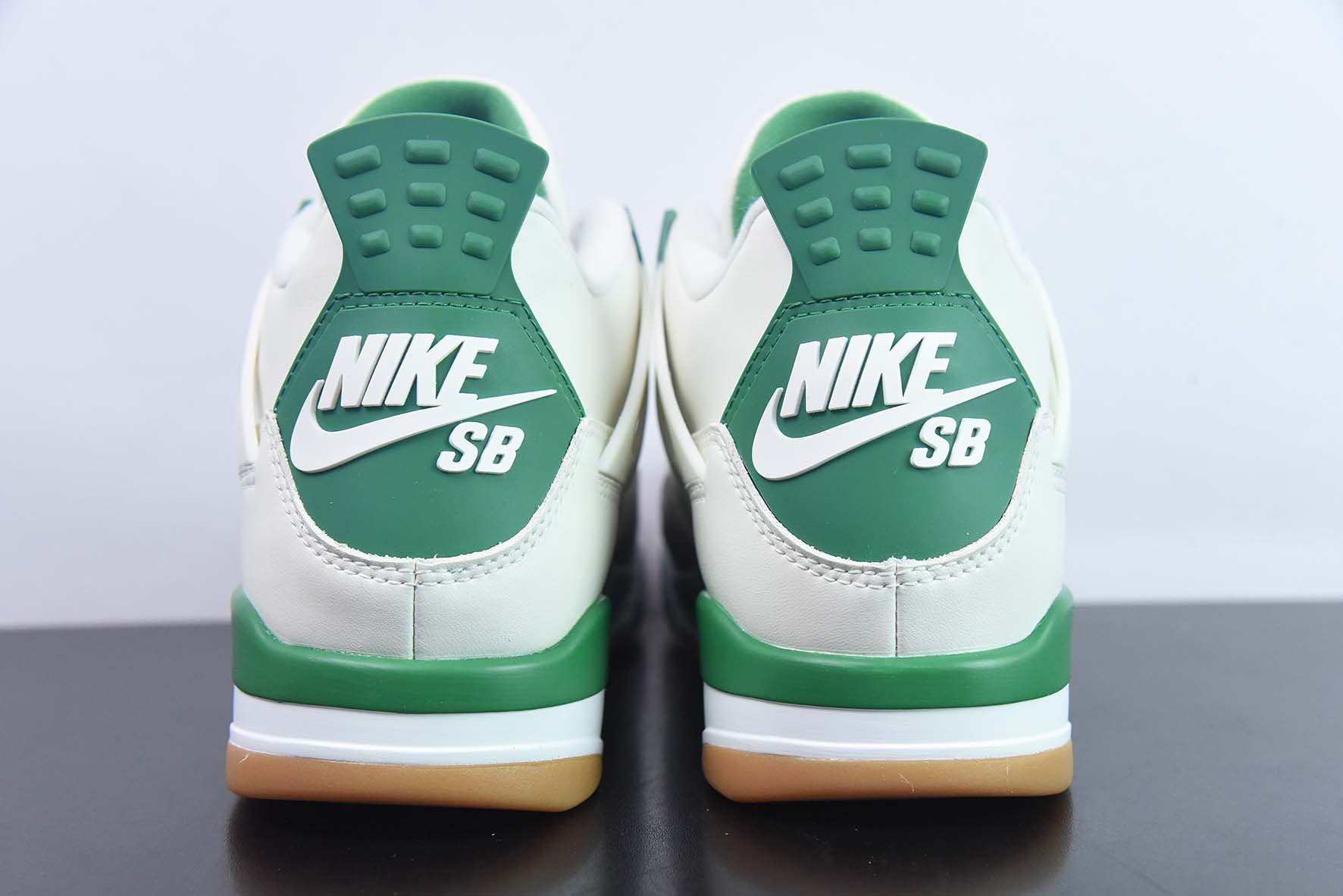 Nike SB x aj4“Pine Green”  SB x Air Jordan男子运动鞋  货号：DR5415-103