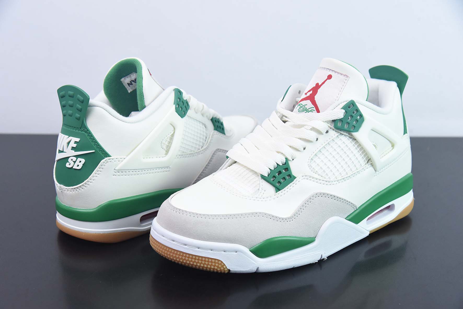 Nike SB x aj4“Pine Green”  SB x Air Jordan男子运动鞋  货号：DR5415-103