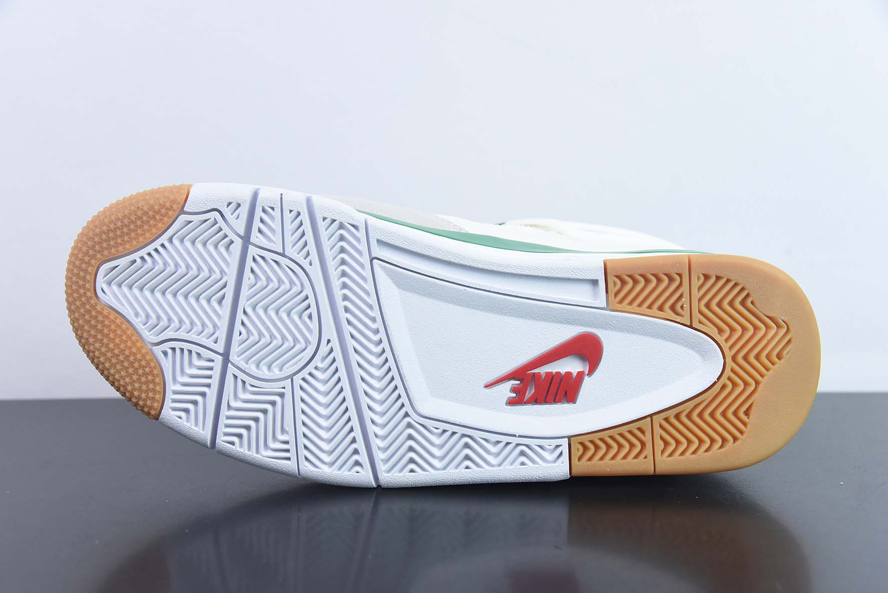 Nike SB x aj4“Pine Green”  SB x Air Jordan男子运动鞋  货号：DR5415-103