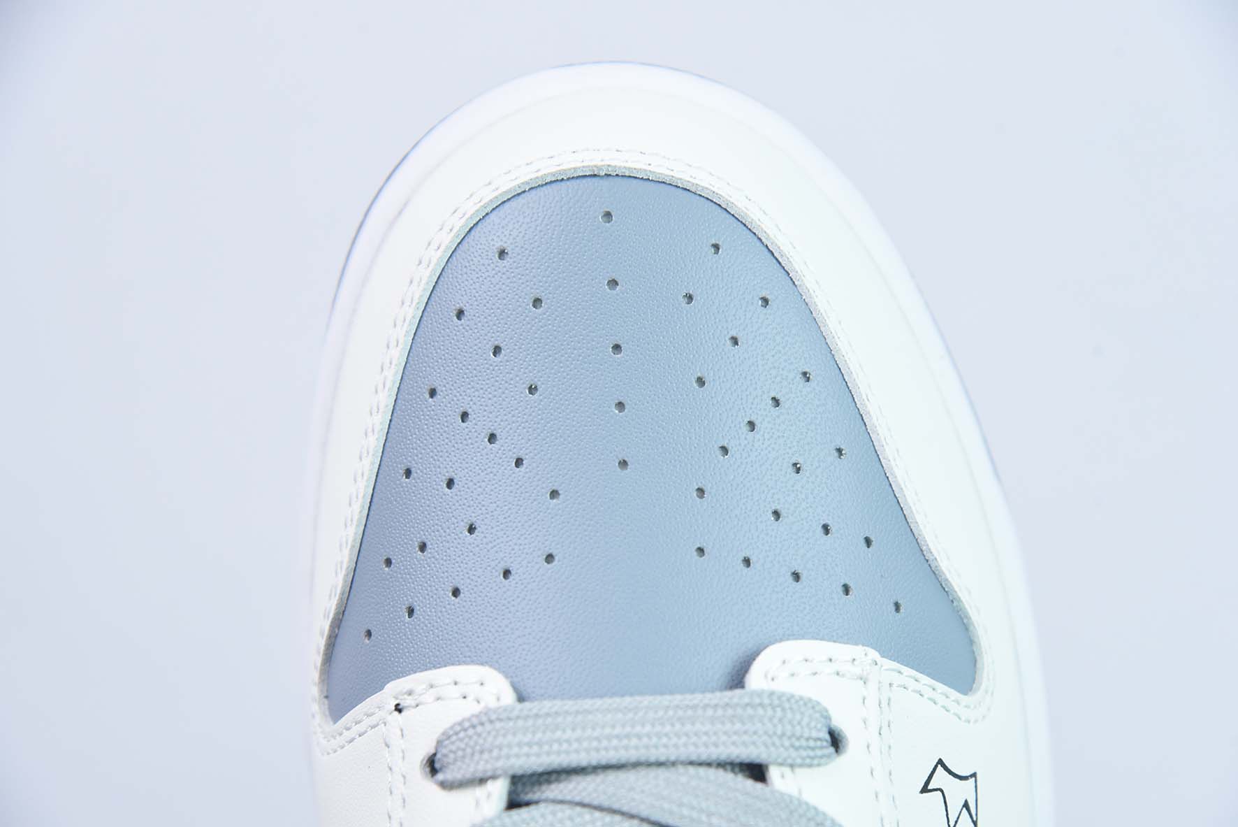 Nike SB Dunk Low 皇冠涂鸦男子运动鞋 货号: DD3696-255
