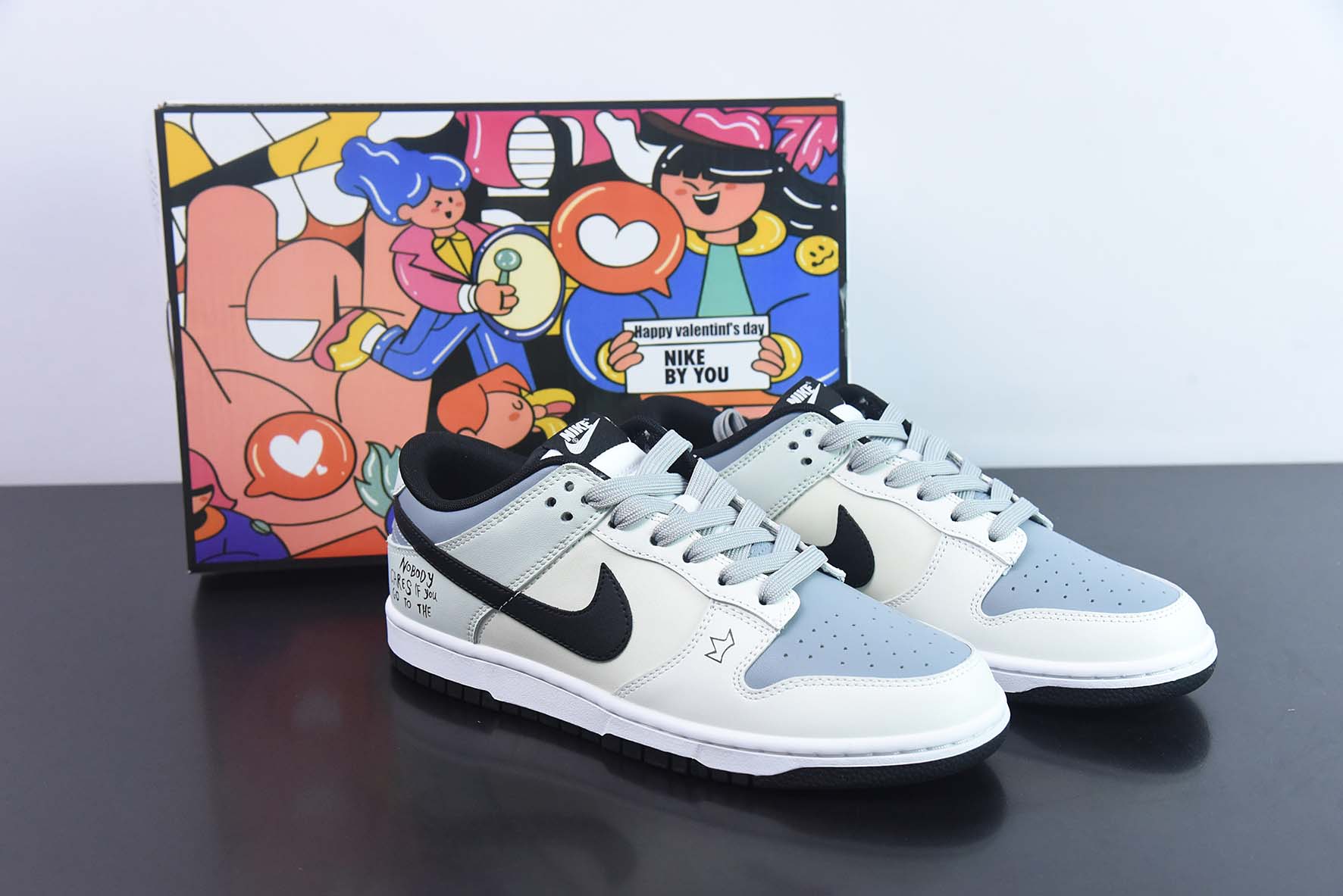 Nike SB Dunk Low 皇冠涂鸦男子运动鞋 货号: DD3696-255