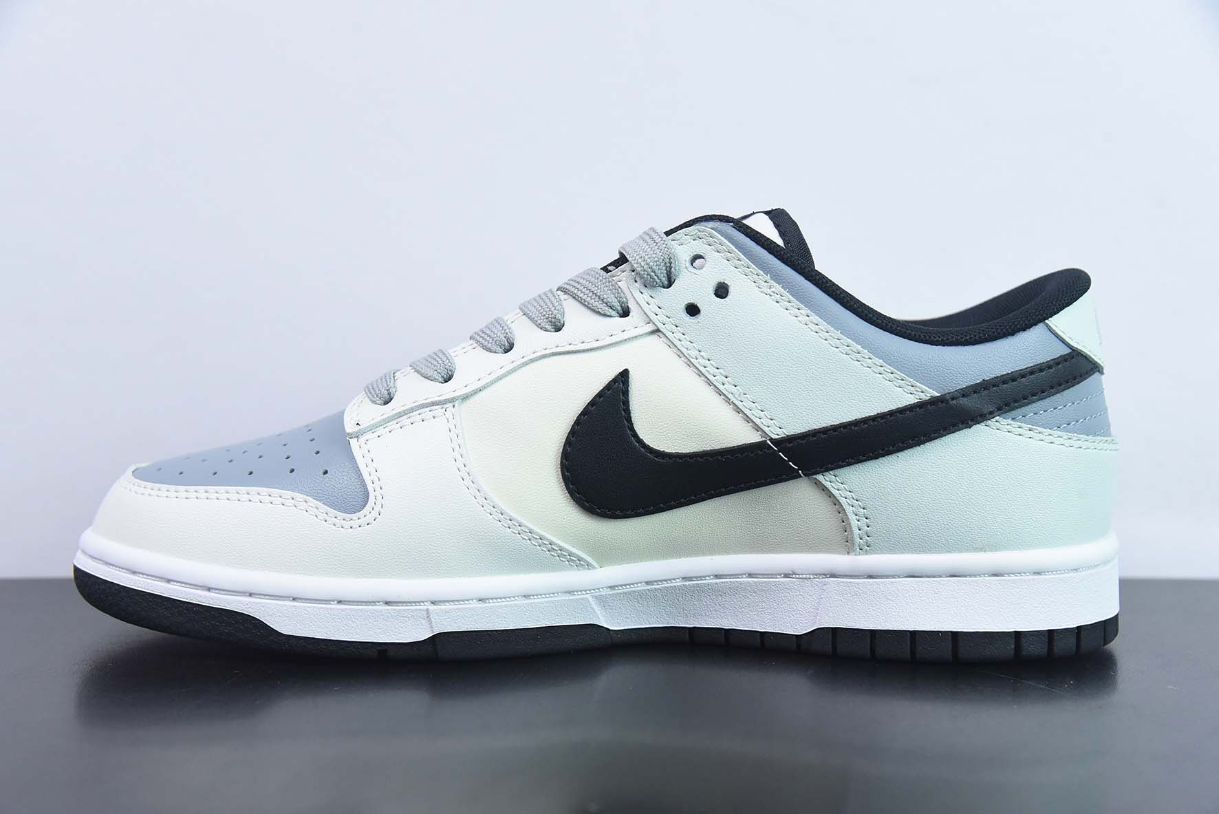 Nike SB Dunk Low 皇冠涂鸦男子运动鞋 货号: DD3696-255