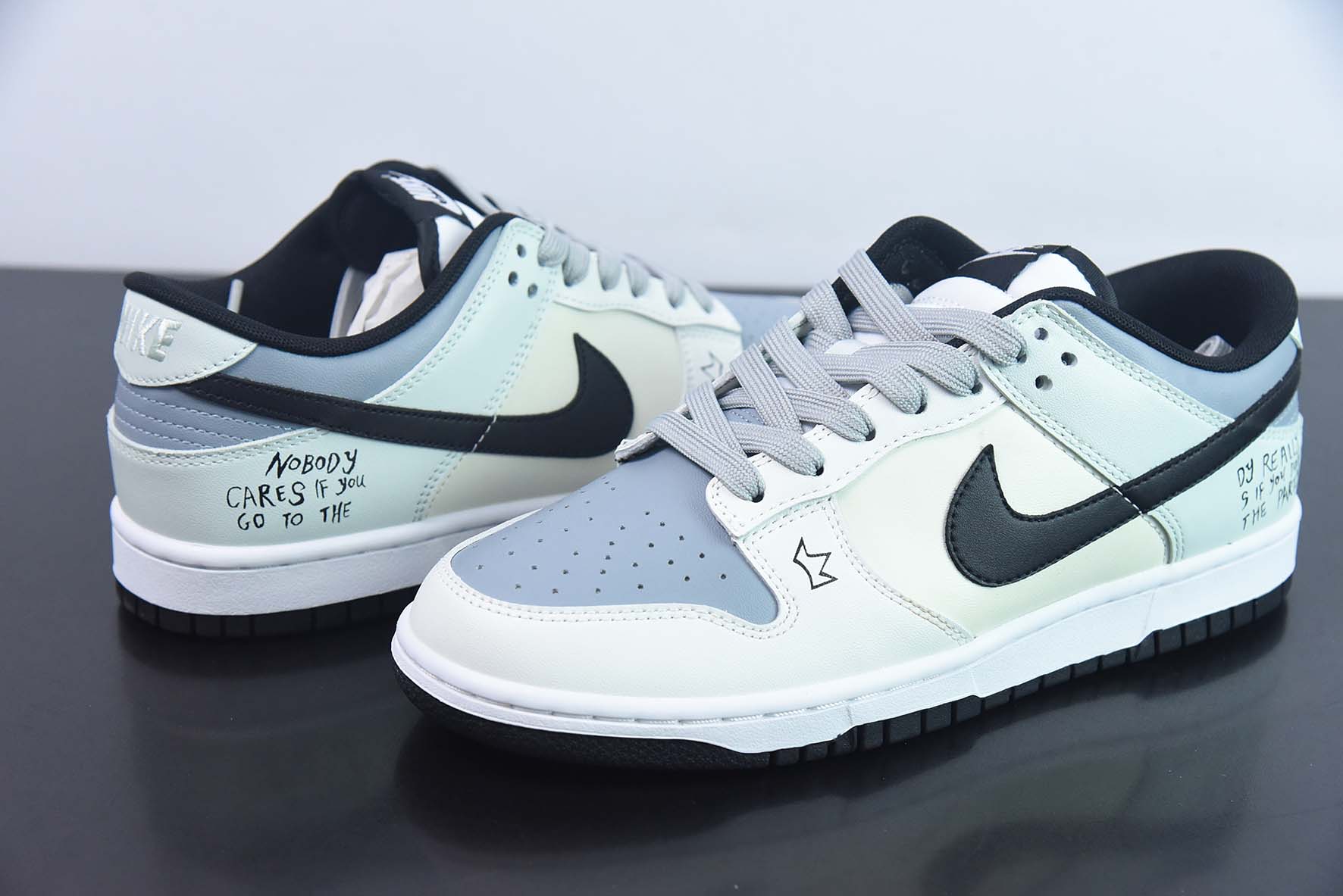 Nike SB Dunk Low 皇冠涂鸦男子运动鞋 货号: DD3696-255