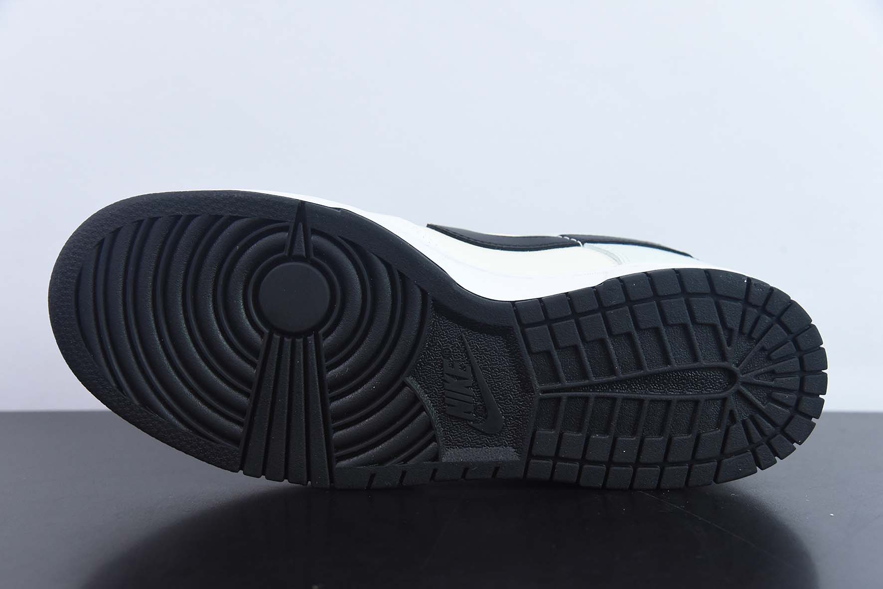 Nike SB Dunk Low 皇冠涂鸦男子运动鞋 货号: DD3696-255