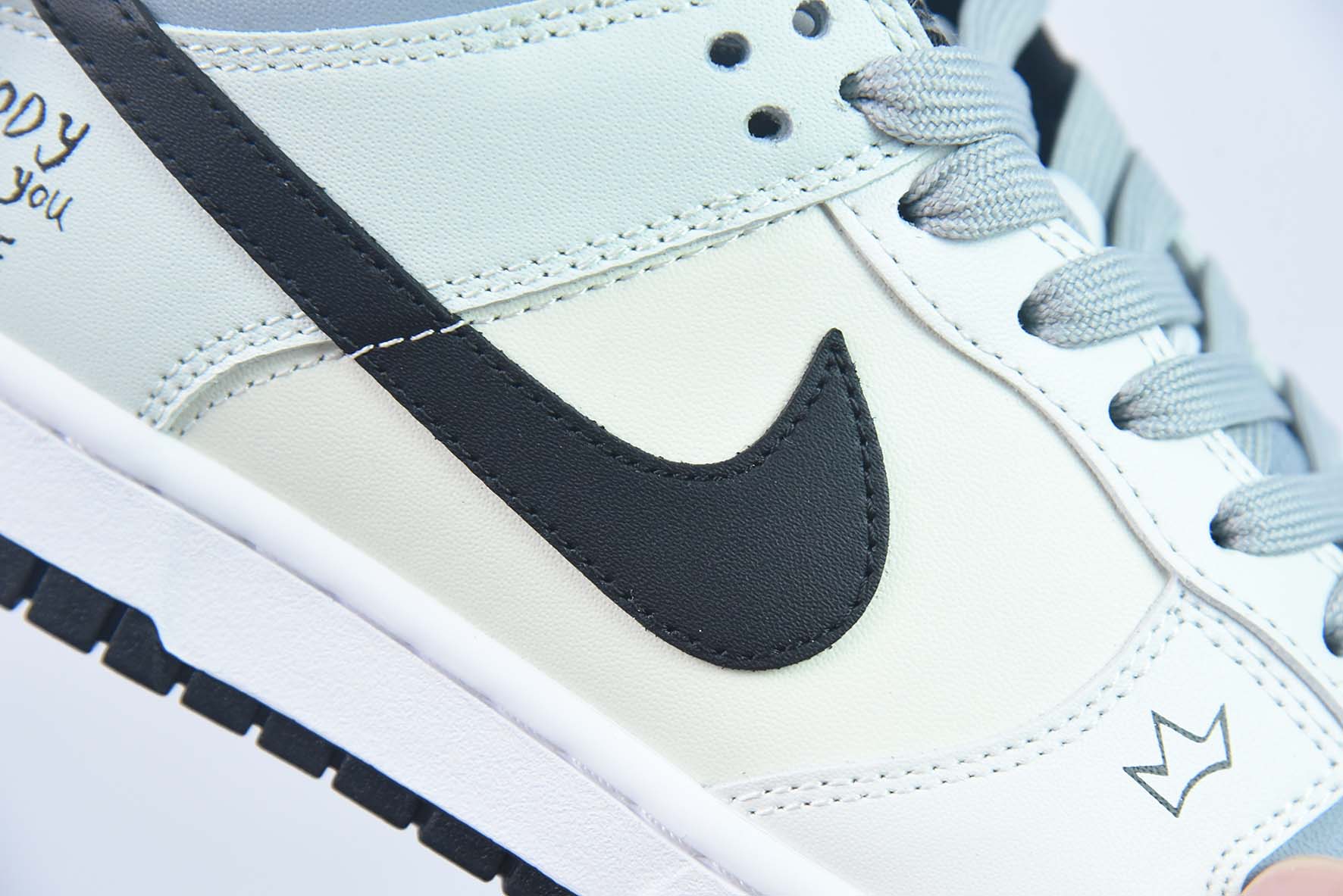 Nike SB Dunk Low 皇冠涂鸦男子运动鞋 货号: DD3696-255