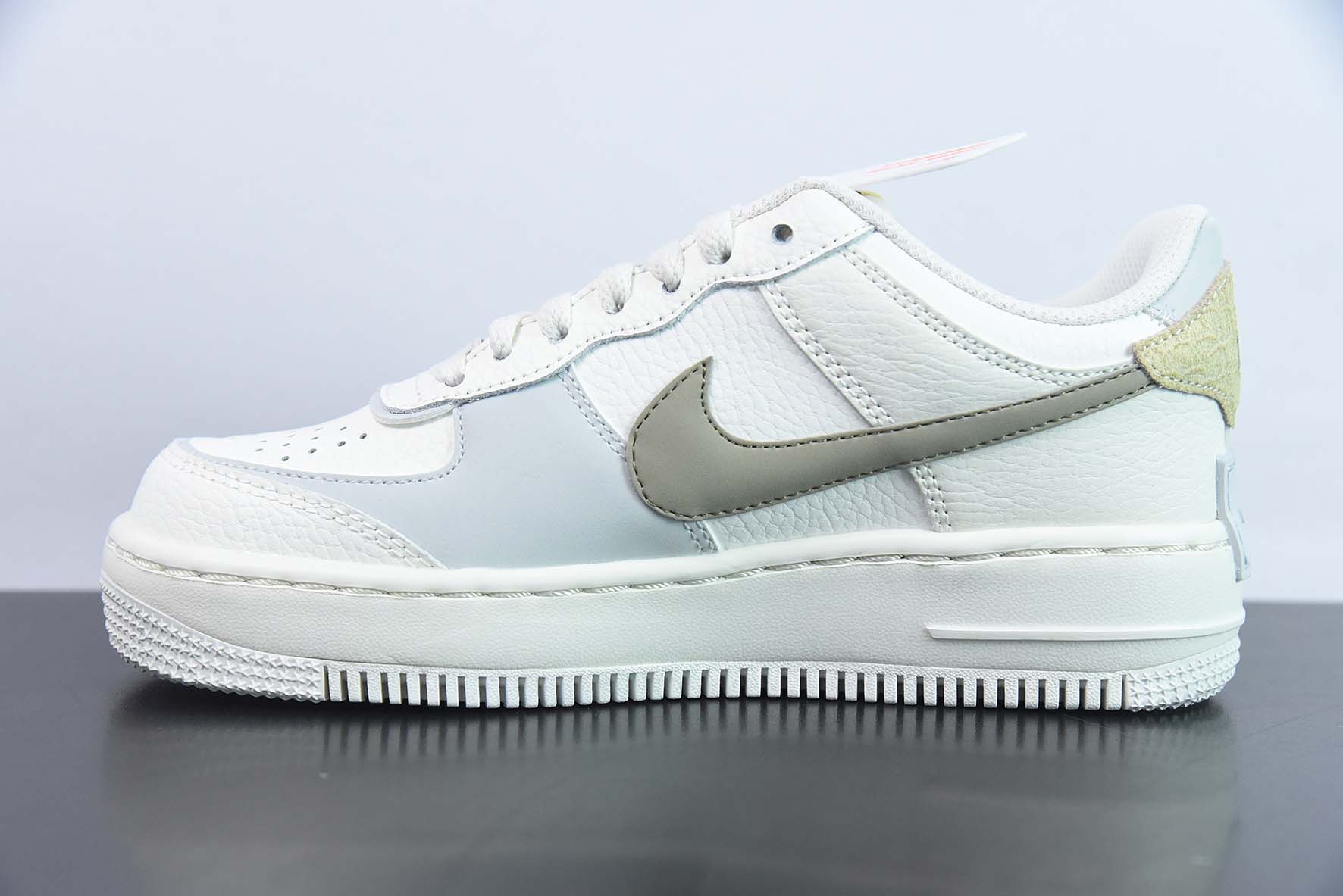 Air Force 1 Shadow"Python"空军一号轻量增高低帮百搭板鞋“蛋糕奶米白深棕鸳鸯钩子”货号：FD0804-100
