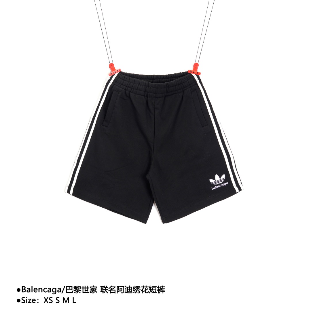 💰160
Balencaga/巴黎世家 联名阿迪绣花短裤
Size:XS S M L
23早春走秀款两个品牌经典元素融合设计,侧边织带拼接立体刺绣 logo 宽松廓形,面料采用纯棉毛圈厚实面料,上身效果宽松休闲,三标齐全 ,男女同款
款式编号:WJ-5605656017