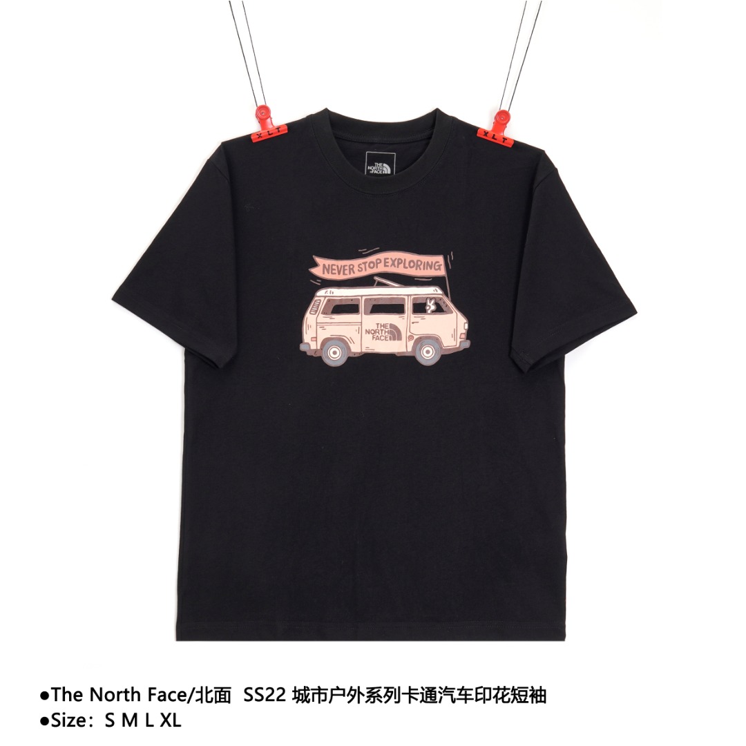 The North Face/北面 SS22 城市户外系列卡通汽车印花短袖 卡通汽车冬案大面积Logo印花休闲宽松短袖T恤 今年夏天的爆款短袖 230g 21支泰森面料 全定制辅料 原版精密刺绣印花 经典的版型 不挑人 上身效果无敌 很适合情侣穿搭 款式编号:II-5605605615