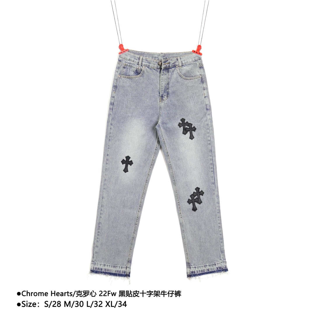 💰230
Chrome Hearts/克罗心 22Fw 黑贴皮十字架牛仔裤
Size：28/S 30/M 32/L 34/XL

每条裤子重工水洗破坏和十字贴皮随机略有不同，面料统一按照原版定制150z的进口全棉牛仔高级面料，直筒版型，修身效果良好，但不拘谨，水洗玩味十足，简单却又高级，进口牛仔高级面料，手感细腻有份量，辅料均采用原版定制，质感水洗吊牌主标，良心出品，裤子的工艺先需要把裤子做好再去做重度酵素石磨漂洗，然后再把裤子拆解去做马毛十字和脚口拼补丁，最后再做成品，五金全部为开模定制，男女同款

款式编号：L-56056056024