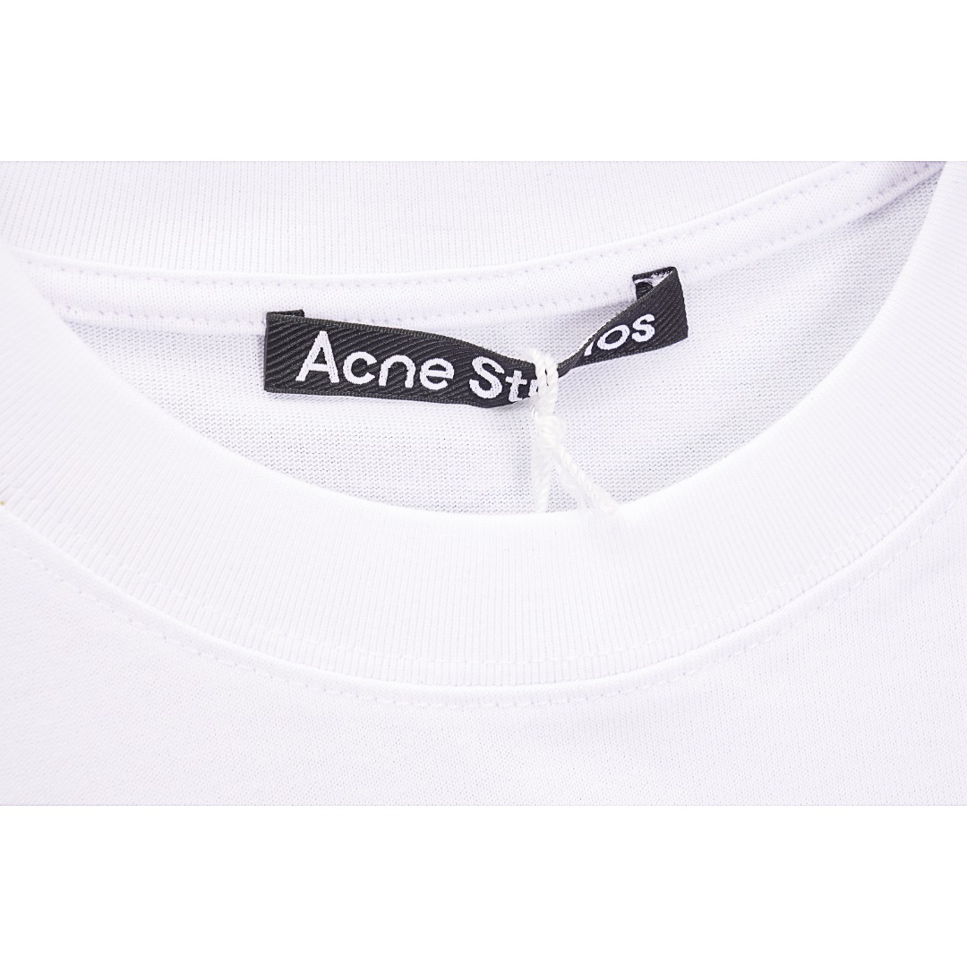 💰150
Acne Studios 23ss 彩色汉堡印花短袖
Size:S M L
男女同款的宽松剪裁,男生的街头随性与女生的Oversize完美融合,Acne把常见的汉堡包经过俏皮的手法和色彩,运用改装成潮流的印花图案,彩色且多层组合,耷拉的酱汁都呈现了汉堡包在眼前的立体感,灵动的字母增加了整体的活泼氛围,汉堡上还插上了Acne标志性方块笑脸的标签,无论是内搭还是单穿, 幽默可爱的气息都会让衣服显得活力十足,230克全棉双纱
款式编号:II-L-5460650616