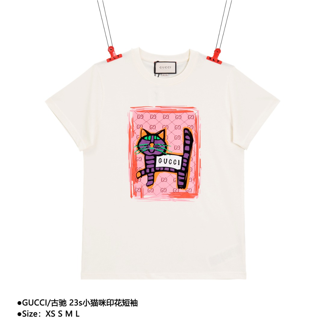 GUCCI/古驰 23s小猫咪印花短袖 定织定染精梳紧密纯棉面料.32支双240G左右更柔软亲肤 款式编号:K-5605656016