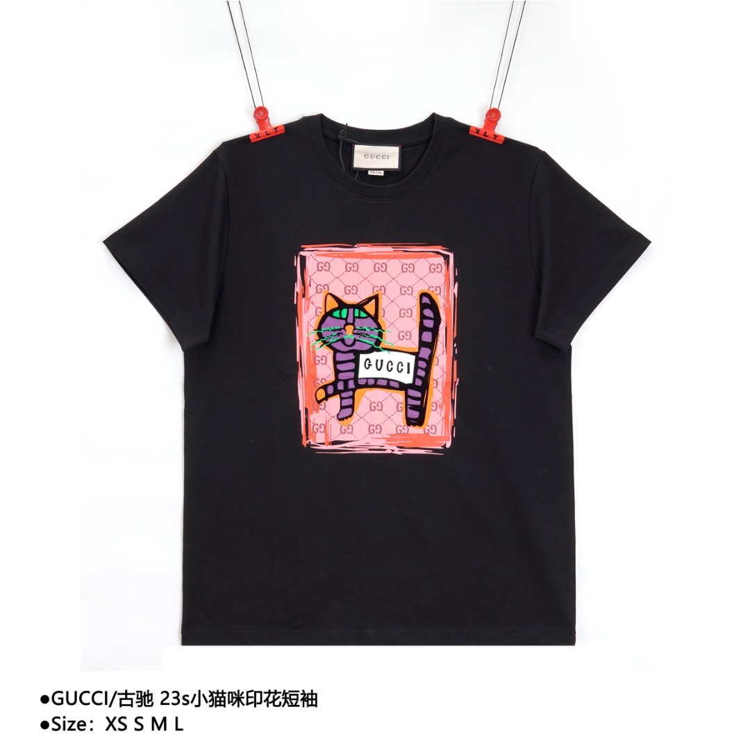 GUCCI/古驰 23s小猫咪印花短袖 定织定染精梳紧密纯棉面料.32支双240G左右更柔软亲肤 款式编号:K-5605656016