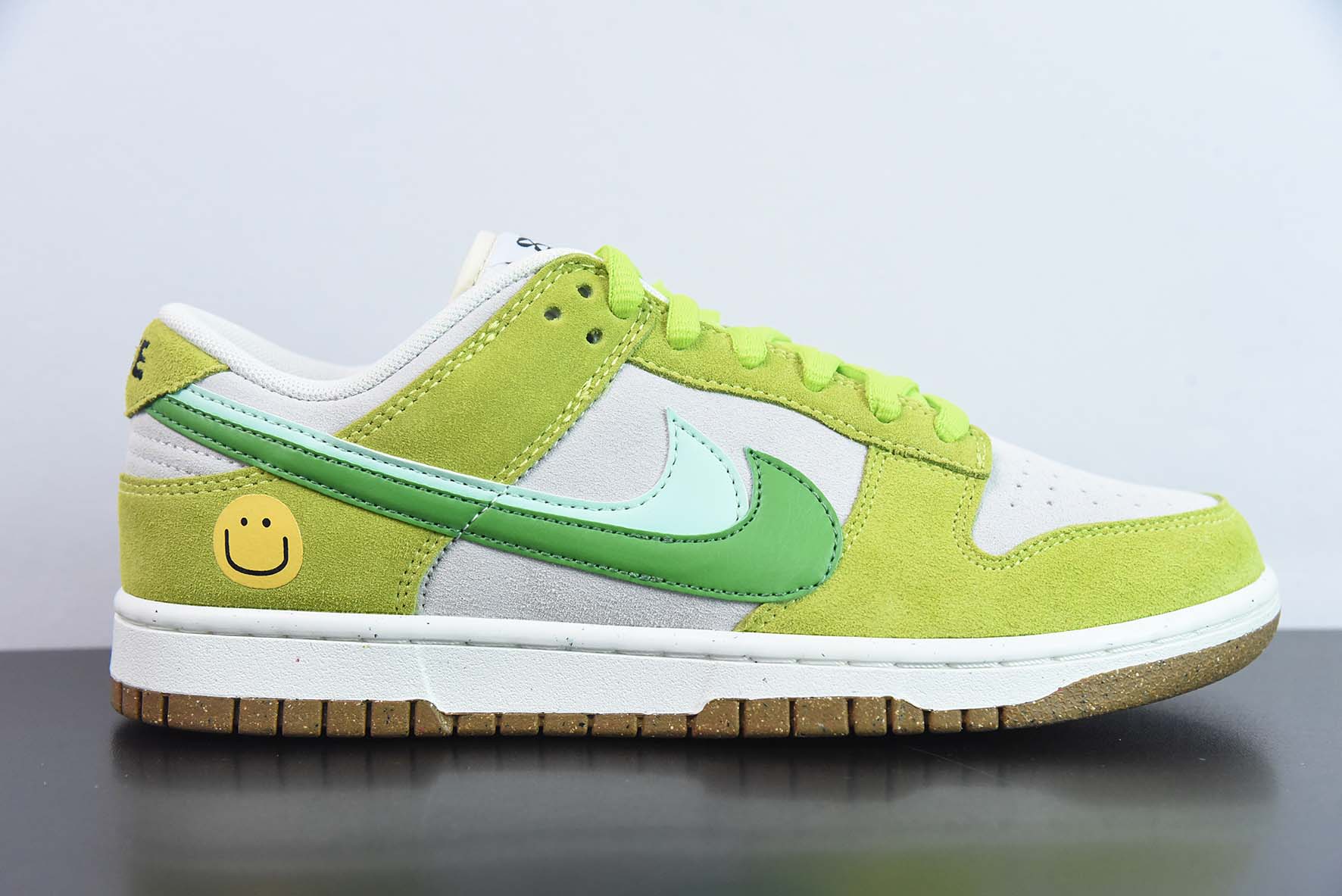 NK Dunk Low SE 85 双钩复古休闲板鞋货号：DO9457-122