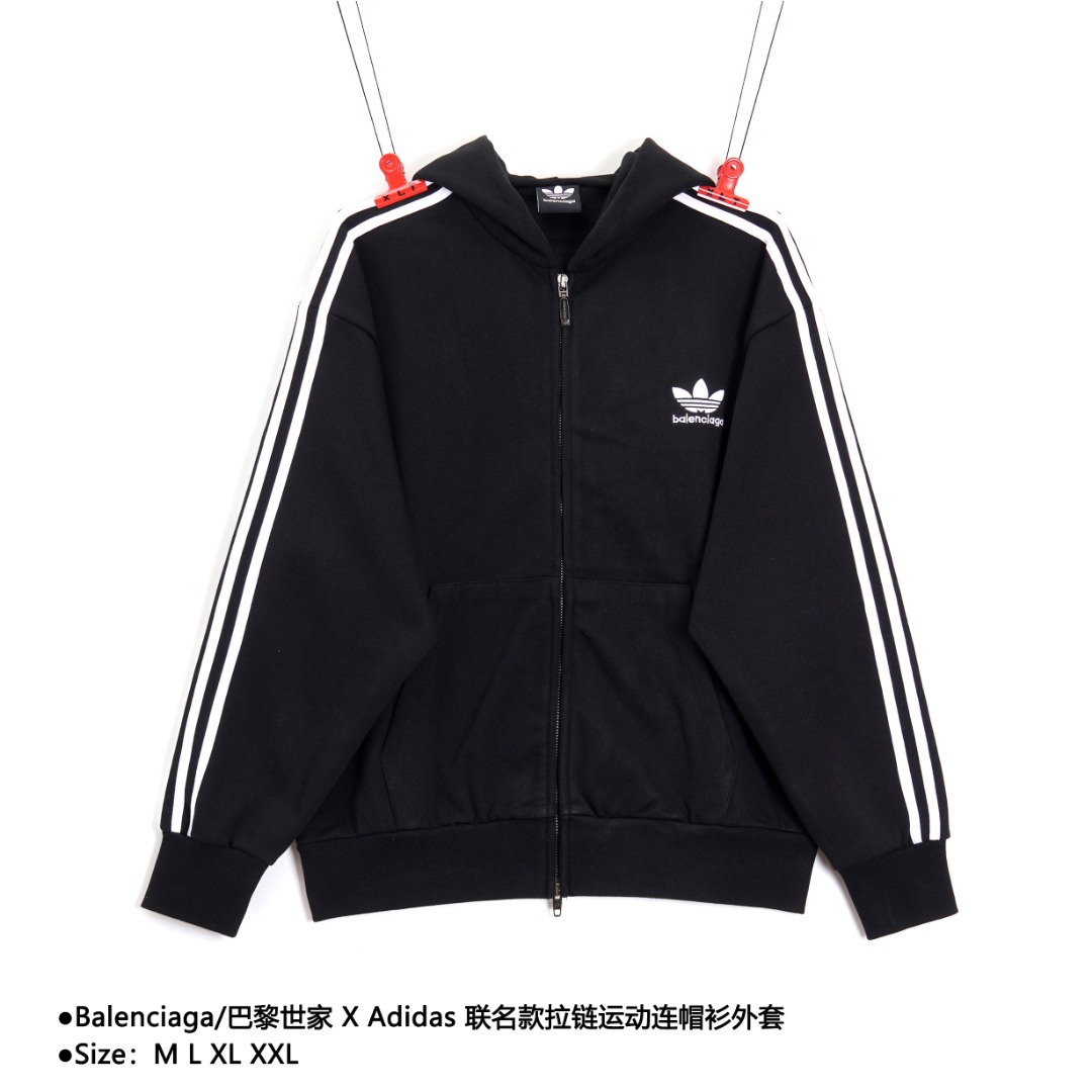 💰290
Balenciaga/巴黎世家 X Adidas 联名款拉链运动连帽衫外套
Size: M L XL XXL
面料采用280克针织棉布,具有伸缩性,柔软性,吸湿和透气,更能防皱,侧边为定织织带,田岛高速绣花机机绣,定制双头五金拉链,刺绣清晰有质感,百搭且日常,叠穿内搭都可,简洁又具设计感。
款式编号:A-560560530