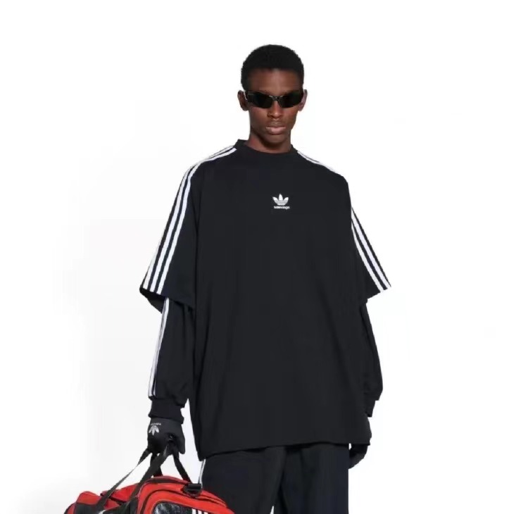 上身素材#
Balenciaga/巴黎世家 X Adidas 23SS三叶草刺绣短袖T恤