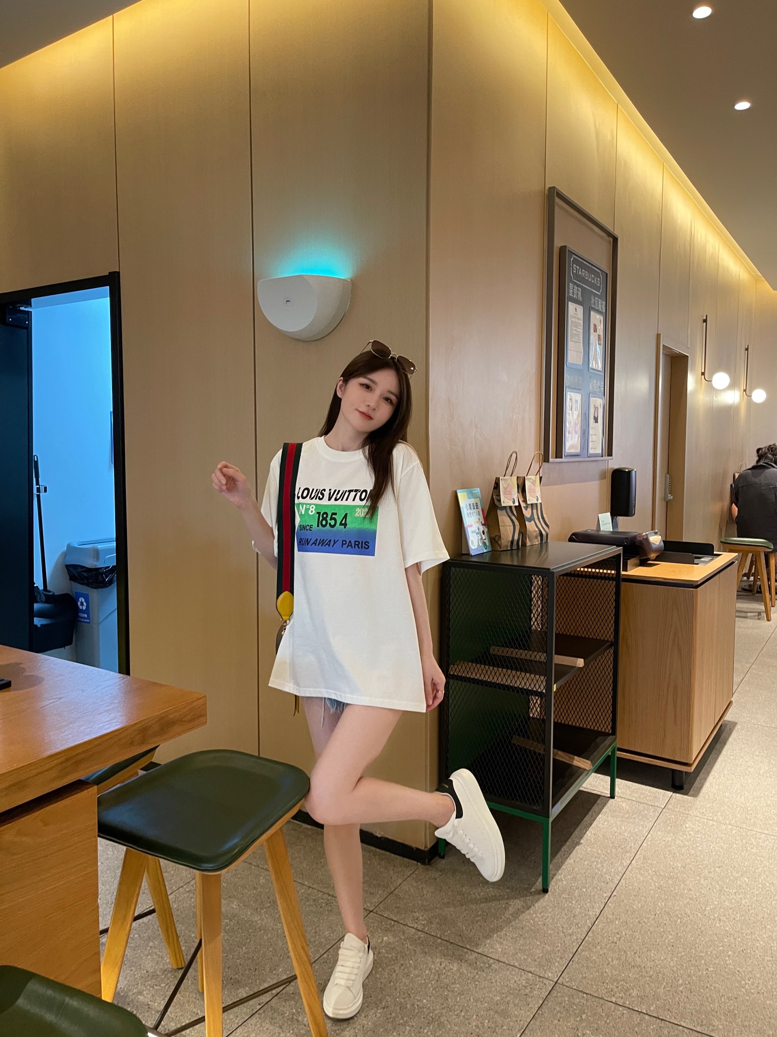 上身素材# Louis Vutton/路易威登 LV 22SS字母LOGO夏日情侣款短袖T恤