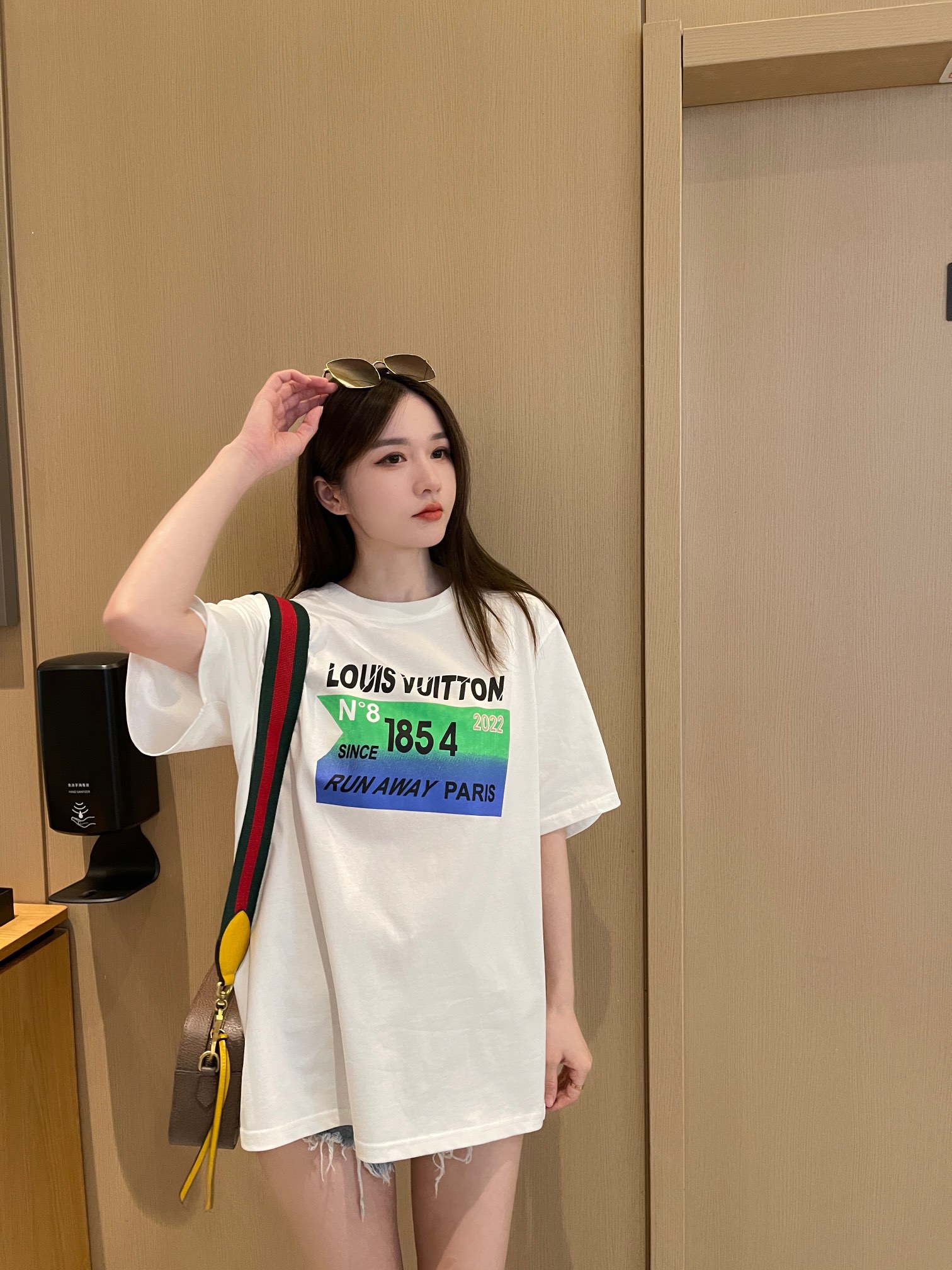 上身素材# Louis Vutton/路易威登 LV 22SS字母LOGO夏日情侣款短袖T恤