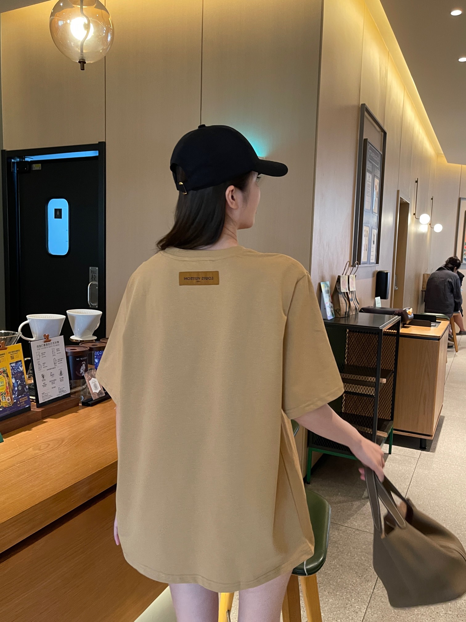 上身素材# Louis Vutton/路易威登 LV 22SS字母LOGO夏日情侣款短袖T恤