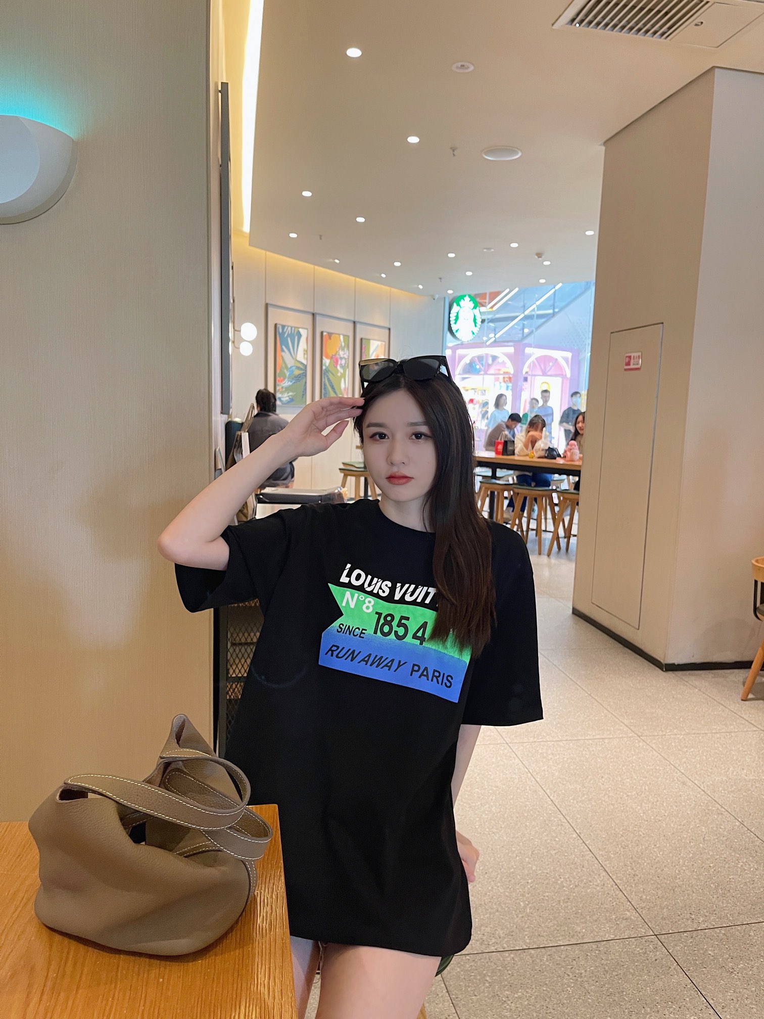 上身素材# Louis Vutton/路易威登 LV 22SS字母LOGO夏日情侣款短袖T恤