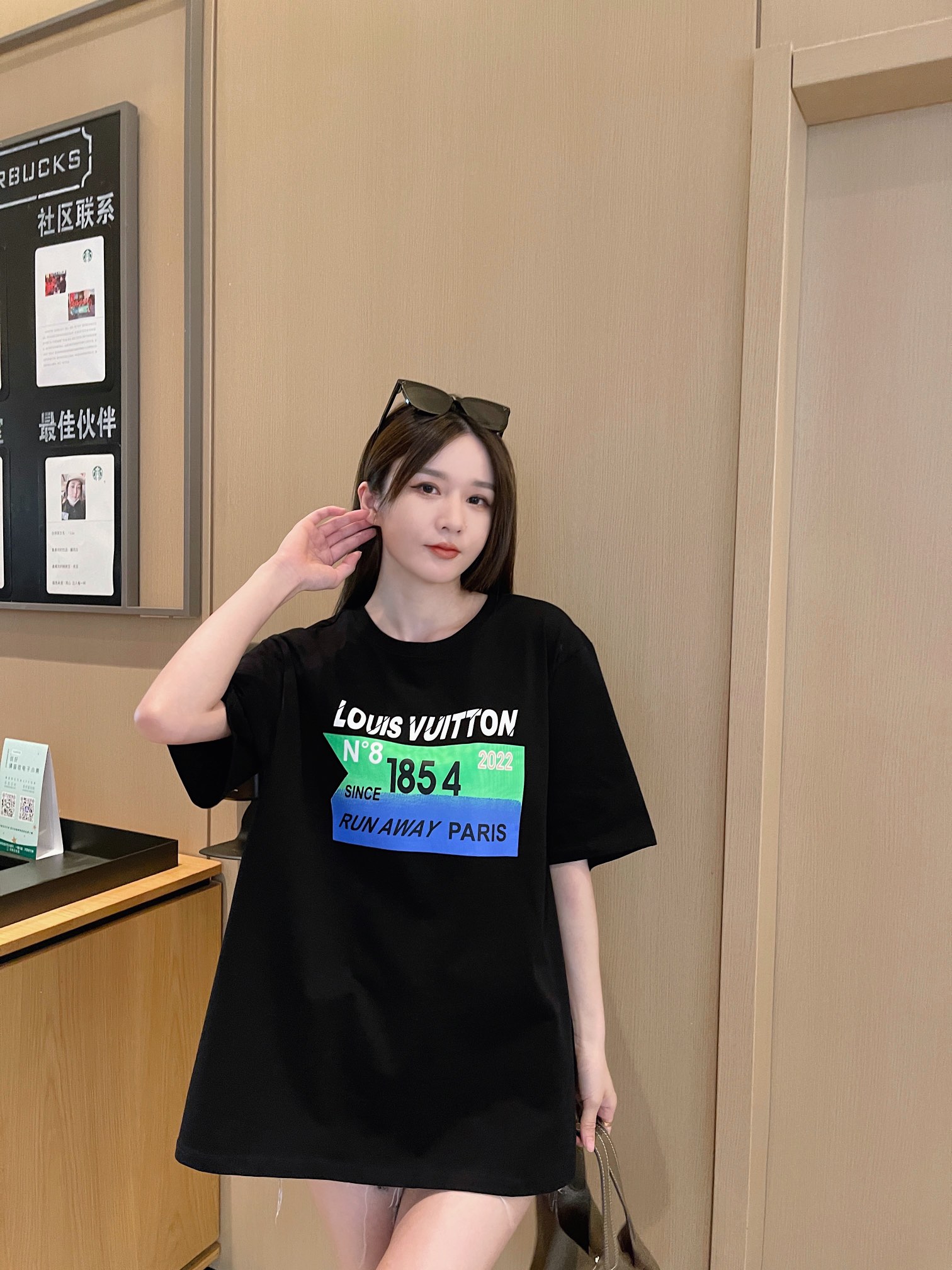 上身素材# Louis Vutton/路易威登 LV 22SS字母LOGO夏日情侣款短袖T恤