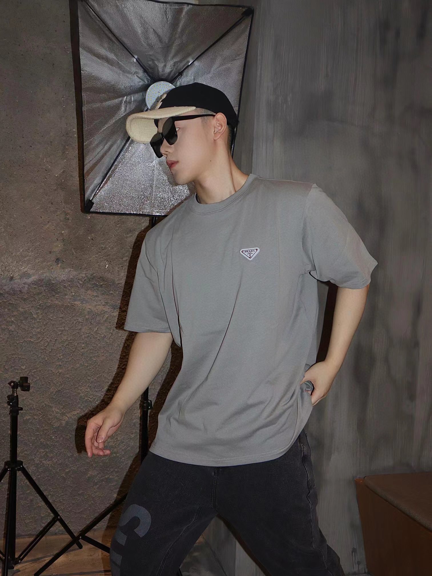 上身素材# PRADA/普拉达 白色三角徽标logo情侣款短袖