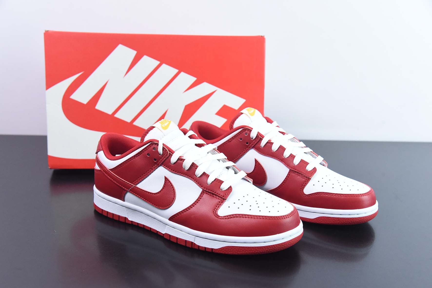 Nike SB Dunk Low”Gym Red”扣篮系列低帮休闲运动滑板板鞋“白红金字