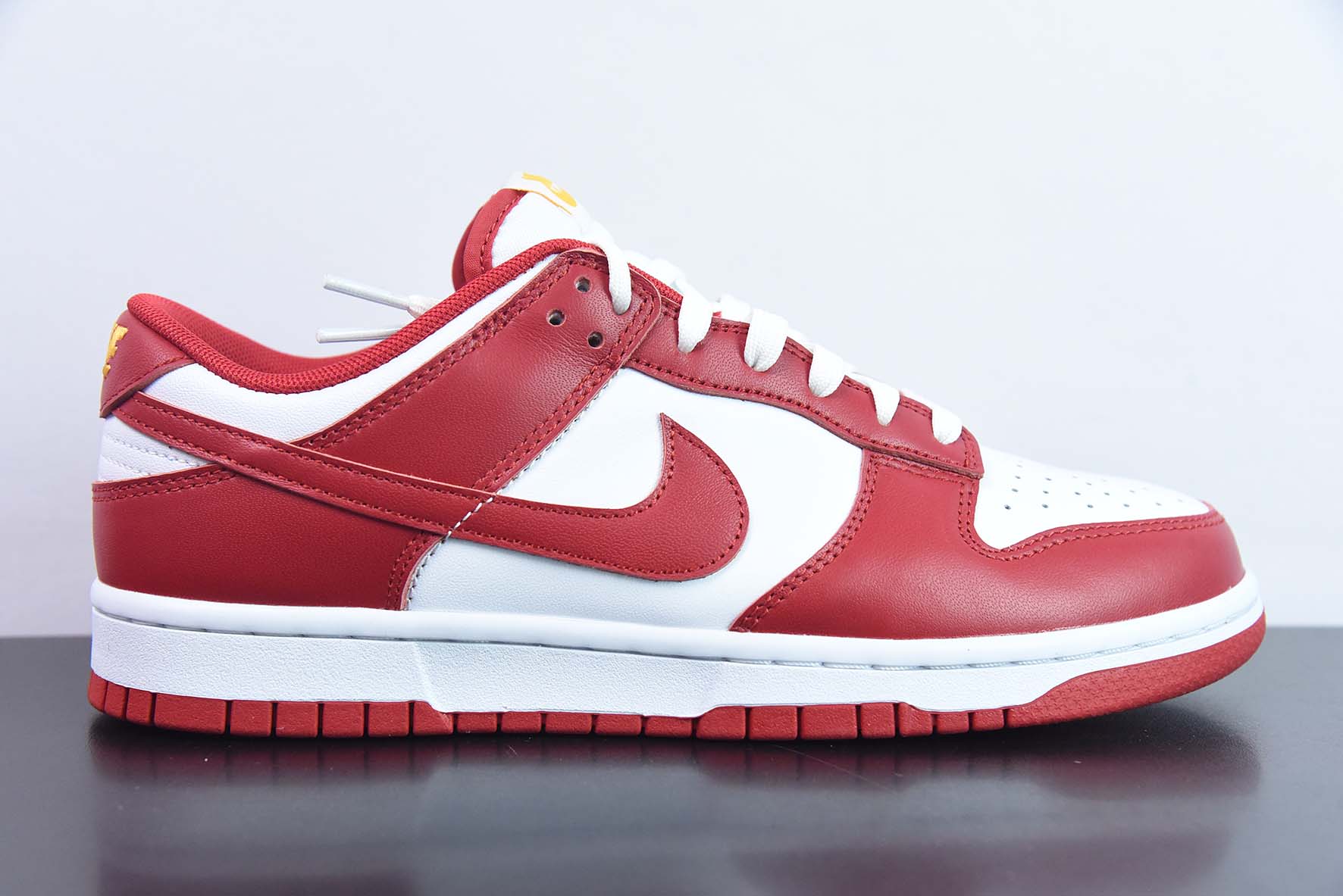 Nike SB Dunk Low”Gym Red”扣篮系列低帮休闲运动滑板板鞋“白红金字