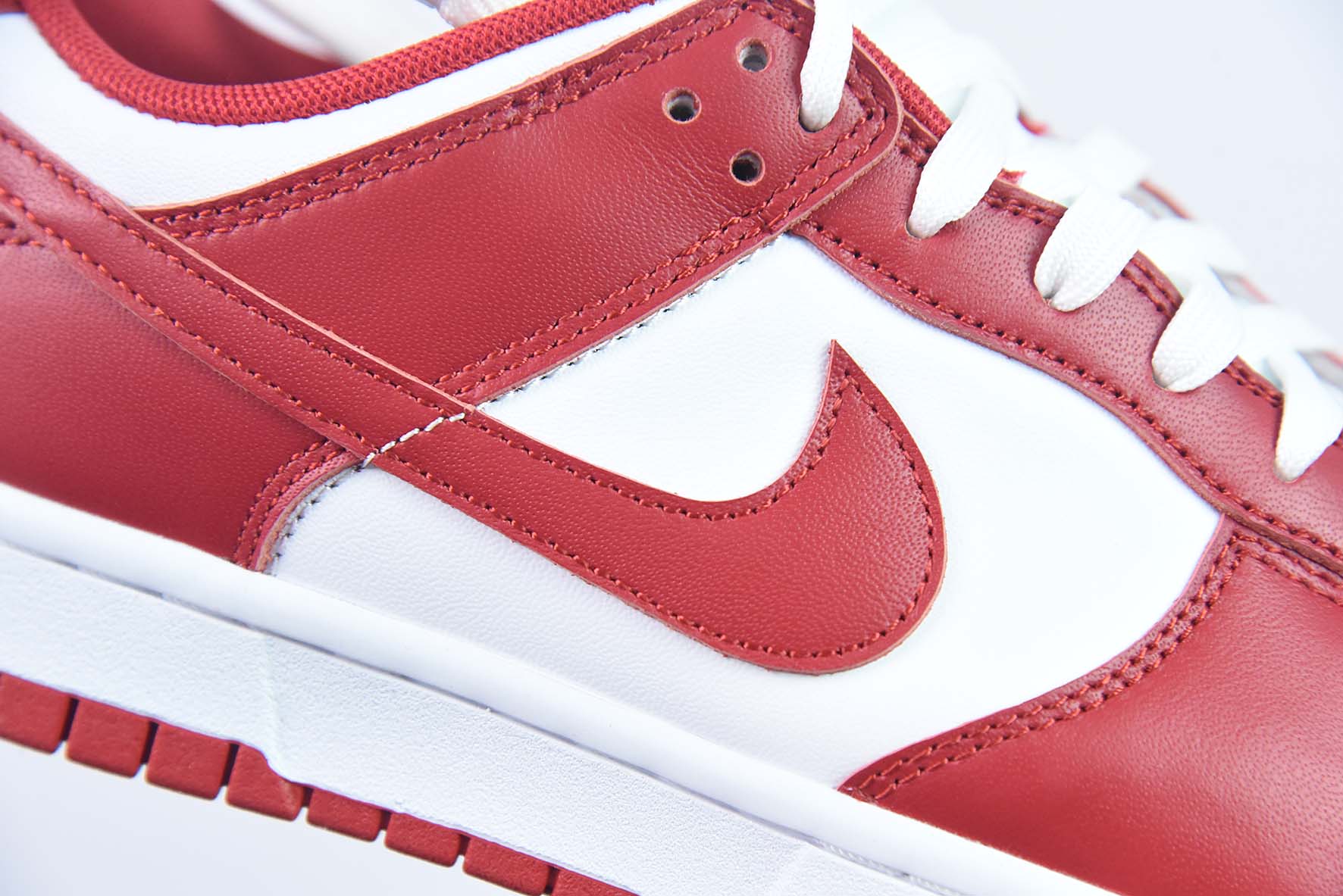 Nike SB Dunk Low"Gym Red"扣篮系列低帮休闲运动滑板板鞋“白红金字”货号:DD1391-602