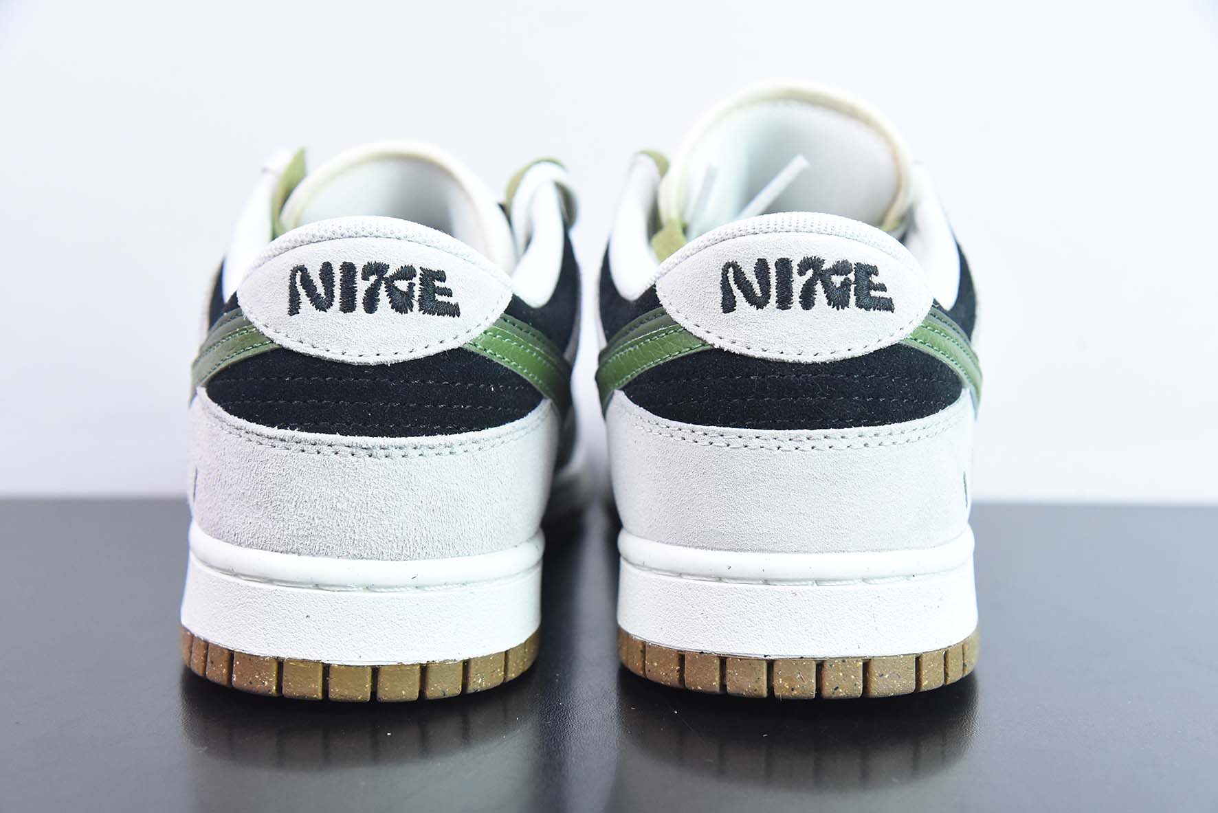 NIKE DUNK SB LOW 定制配色低帮男女同款运动鞋 货号:DO9457 124
