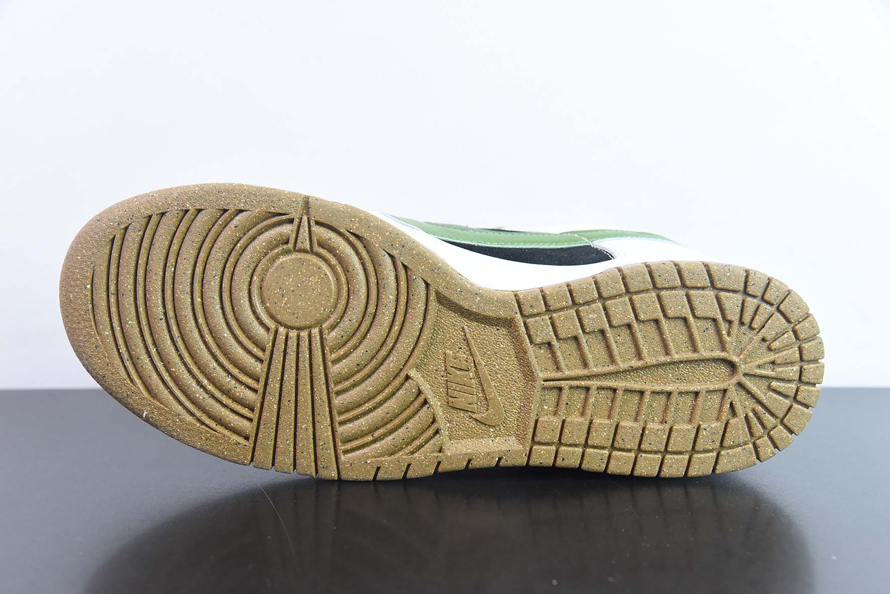 NIKE DUNK SB LOW 定制配色低帮男女同款运动鞋 货号:DO9457 124