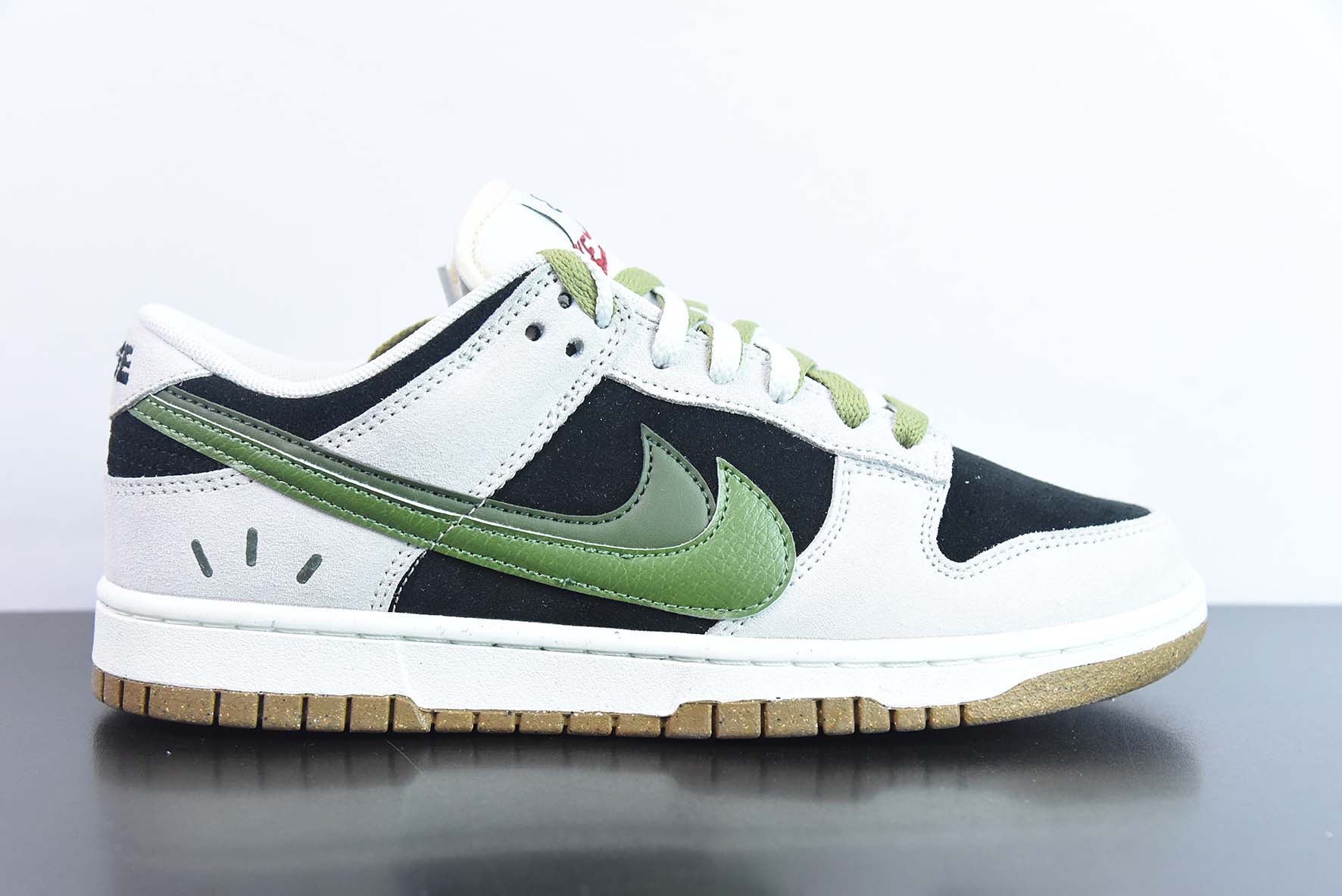 NIKE DUNK SB LOW 定制配色低帮男女同款运动鞋 货号:DO9457 124