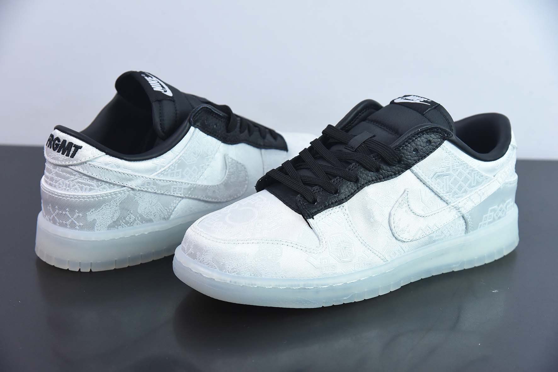 NK Dunk Low 藤原浩三方联名白丝绸低帮运动鞋 货号:FN0315-110