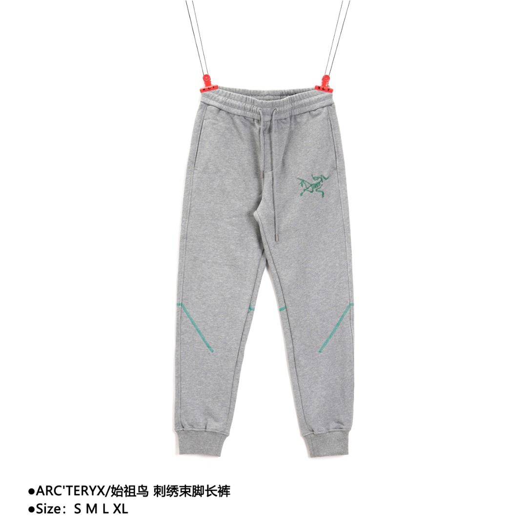 ARC'TERYX/始祖鸟 刺绣束脚长裤 全棉毛圈面料 上身柔软舒服 不易起皱 质感一流 做工精致 准外贸级别品质 裤子采用日本田岛绣花机万针精密工艺刺绣 腰部松紧设计 一比一定制抽绳 完美复刻ZP 三标齐全 全套定制辅料 男女同款 情侣可驾驭 款式编号:Q-56056056024