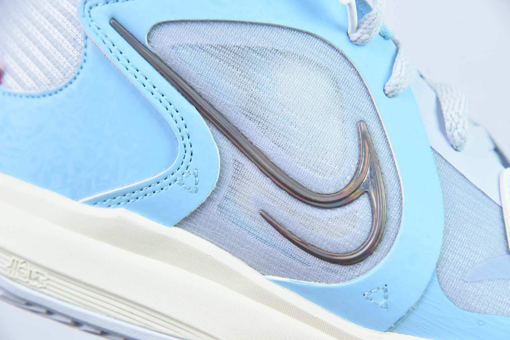 DCF54137549B KYRIE LOW 5 欧文低帮5代