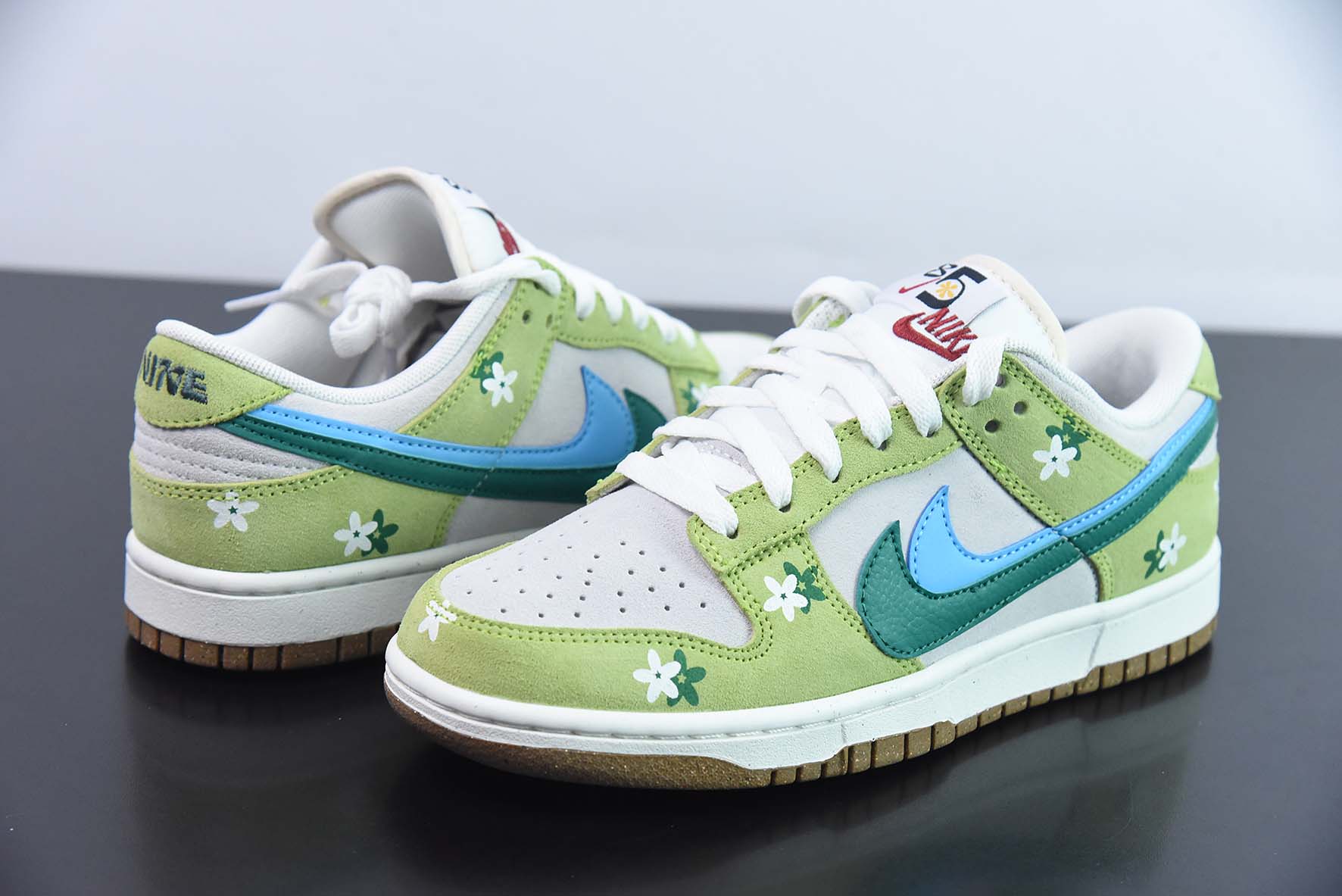 SB Dunk Low SE"85 扣篮系列低帮休闲运动滑板板鞋“花朵苹果绿浅灰深绿蓝双钩” 货号:DO9457-125