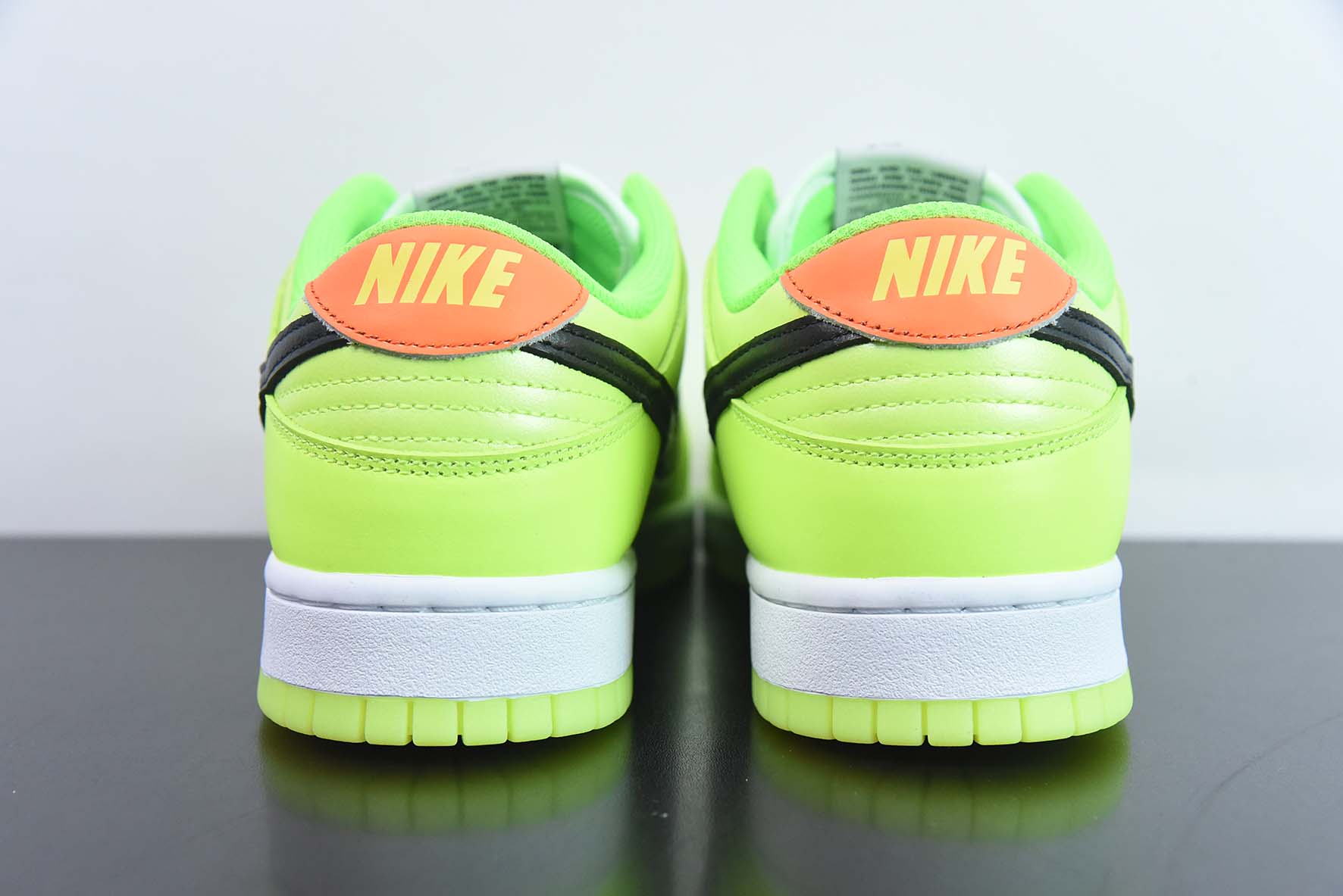 Nike Dunk Low “Glow in the Dark”荧光绿低帮运动鞋  货号：fj4610-702