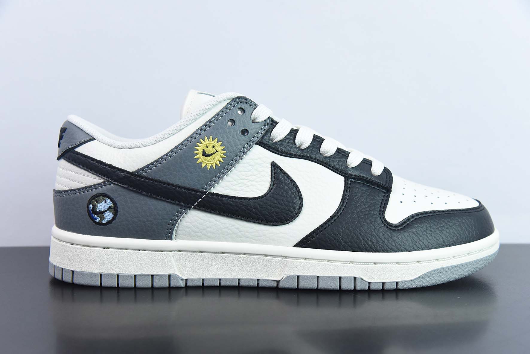 NK SB Dunk Low SB 地球 太阳 蓝天白云 低帮休闲板鞋 货号：BB1609-113