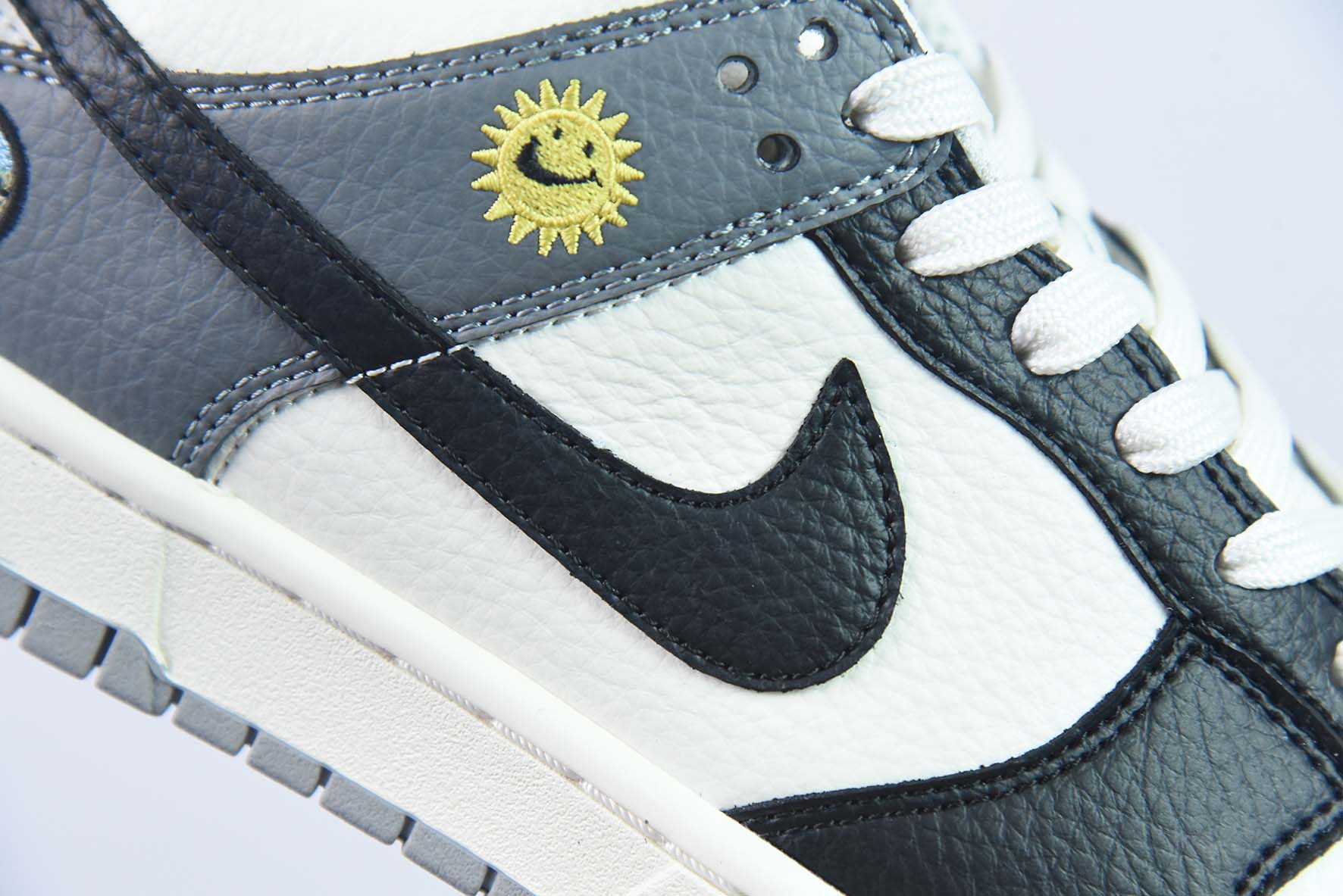 NK SB Dunk Low SB 地球 太阳 蓝天白云 低帮休闲板鞋 货号：BB1609-113