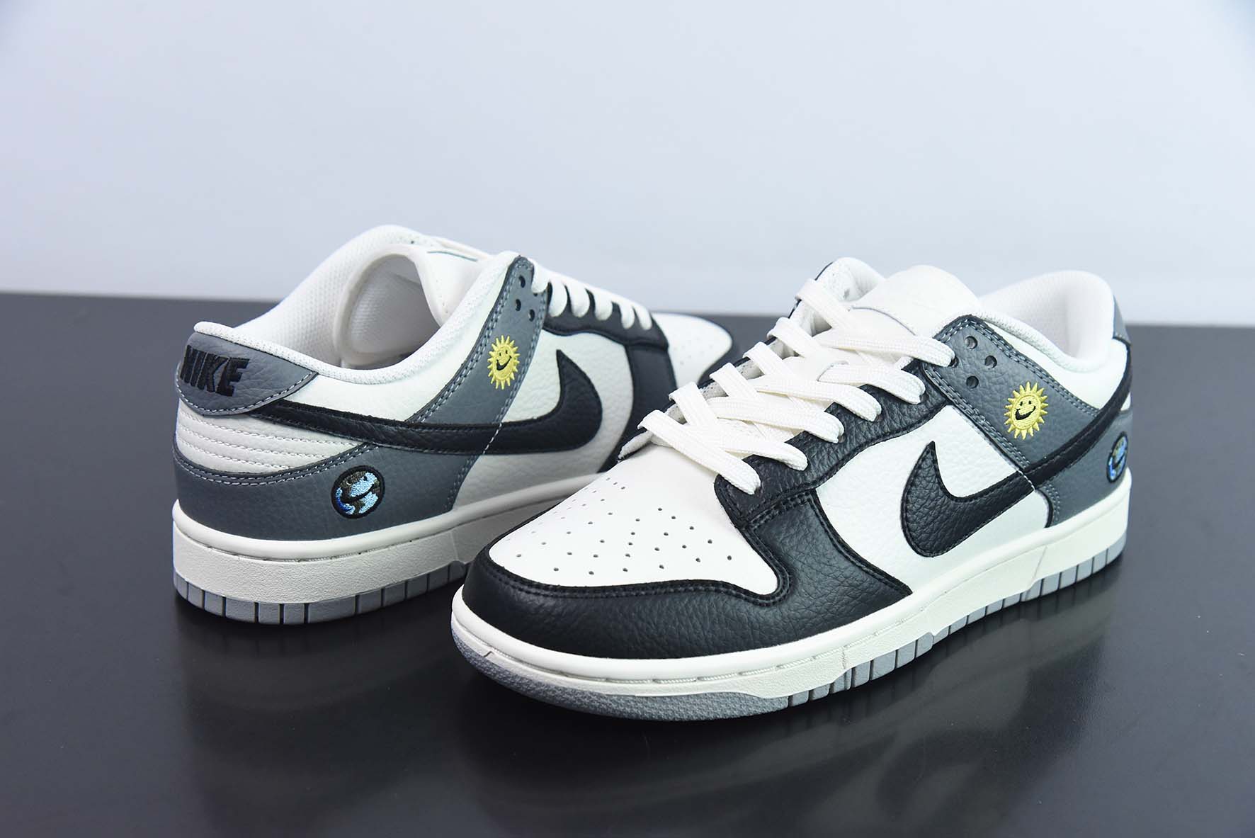 NK SB Dunk Low SB 地球 太阳 蓝天白云 低帮休闲板鞋 货号：BB1609-113