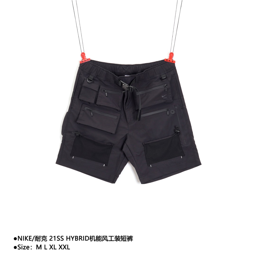 💰370
NIKE/耐克 21SS HYBRID机能风工装短裤
Size:M L XL XXL
原样购于国外二手市场 全新品几乎绝版 再加上这几年盛兴ARCHIVE风格 一众国外带货大佬上身后更是一裤难求 毒上面1400多的是2.0版本因为不好看 造成现在的价格还低于发售价 裤身面料订做100%聚酯纤维材质 面料质地爽滑轻薄 拥有良好的透气性与排汗性能 前幅不对称拉链口袋装饰 所有拉链均采用压胶防水工艺处理 就连网袋也做了固定式松紧抽绳设计 令日常出行都能便捷 门襟松紧腰带+金属锁扣闭合 并饰有订做的MMW压花的皮标点缀 搭配的可拆卸毛巾面料也是定做的蚂蚁毛巾料 做压胶处理 上面也带水洗标 休闲的版型裁剪工艺 多口袋机能风格 一条短裤和一件TNF的冲锋衣加工费一样 绝对顶级单品
款式编号:NN-56056056038