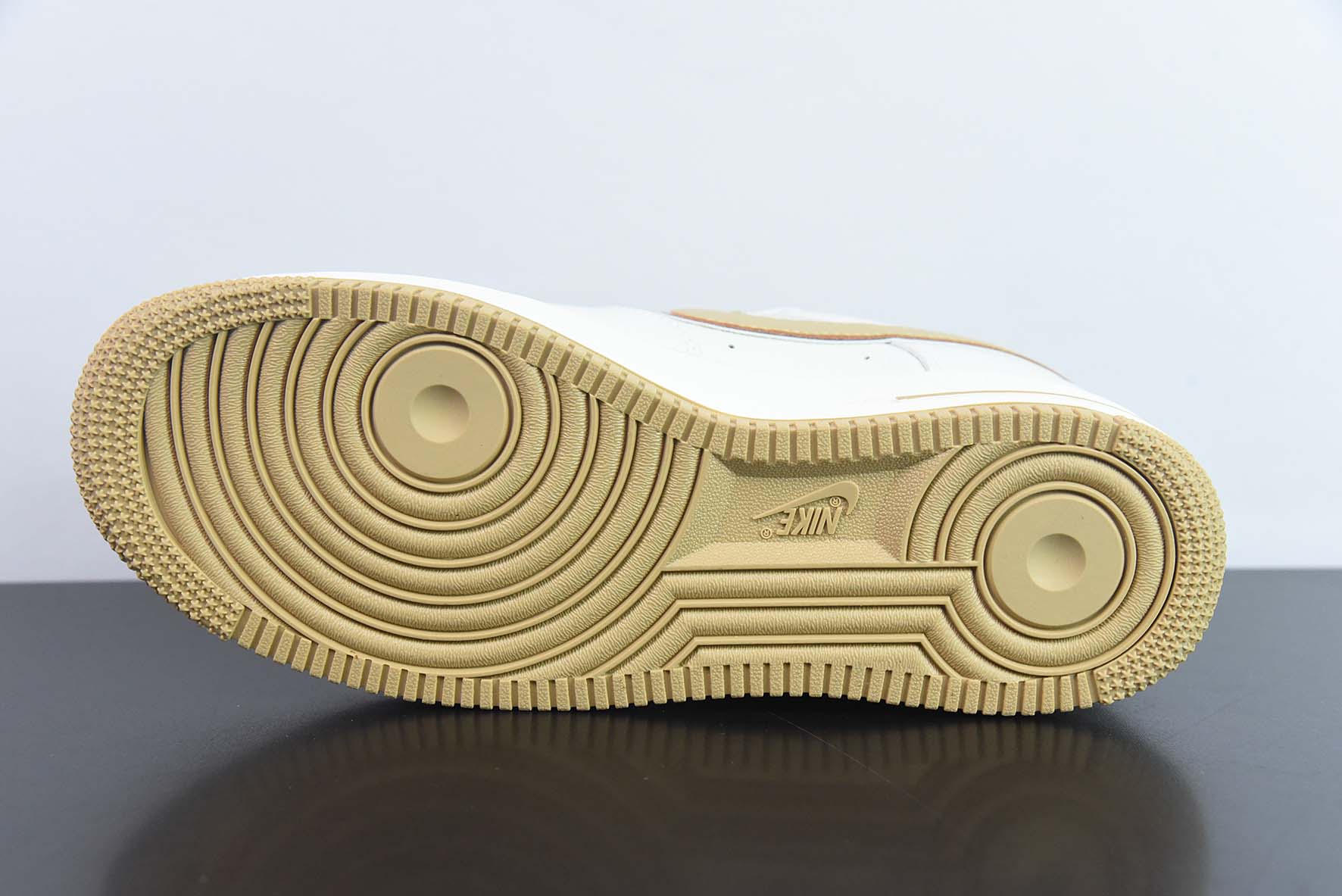 Nike Air Force 1 Low '07 “Keep Fresh”卡其银小勾低帮空军一号低帮运动鞋 货号:BM1996-055