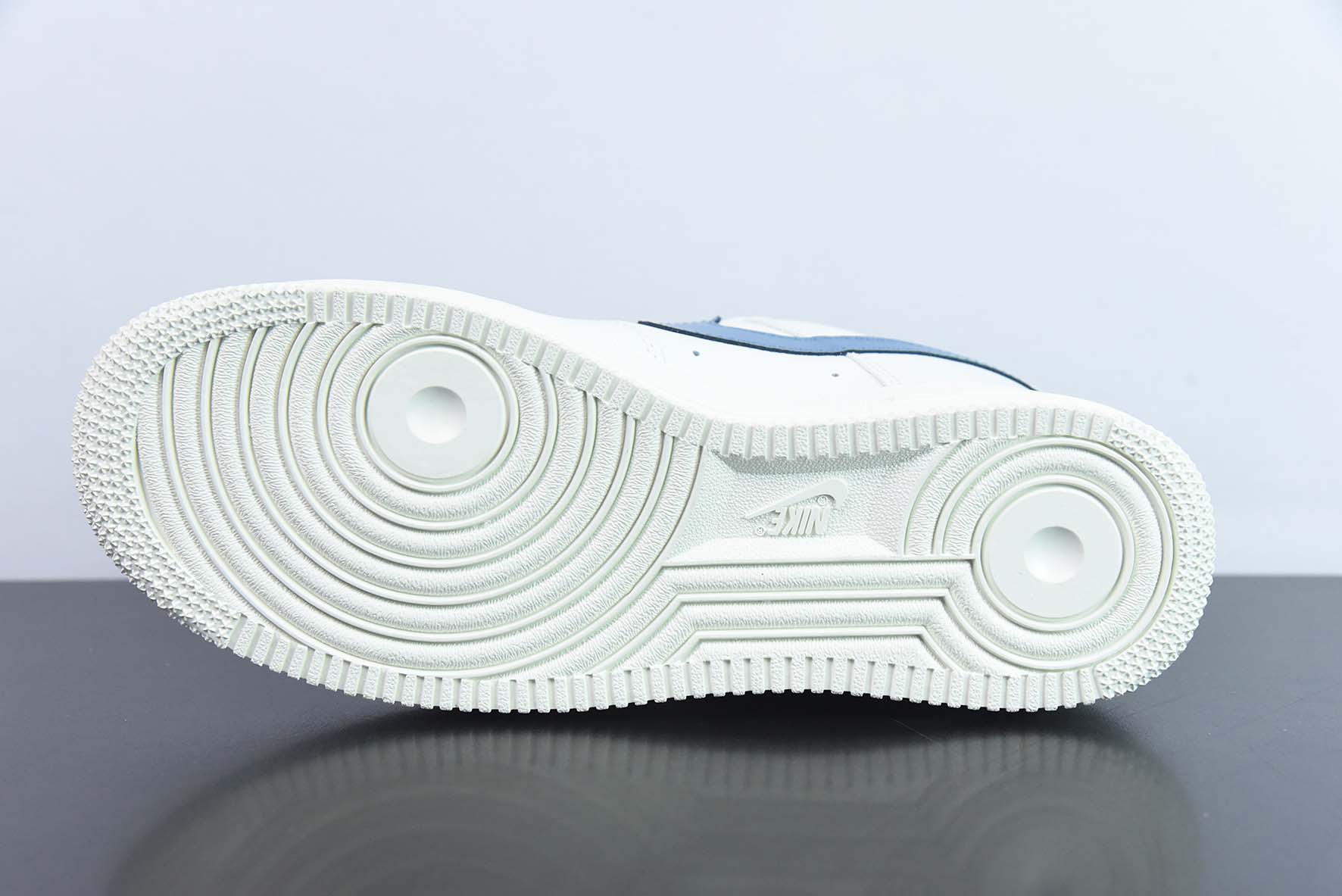 Nike Air Force 1 Low ’07 雾霾蓝 空军一号低帮 货号：CQ5059-108