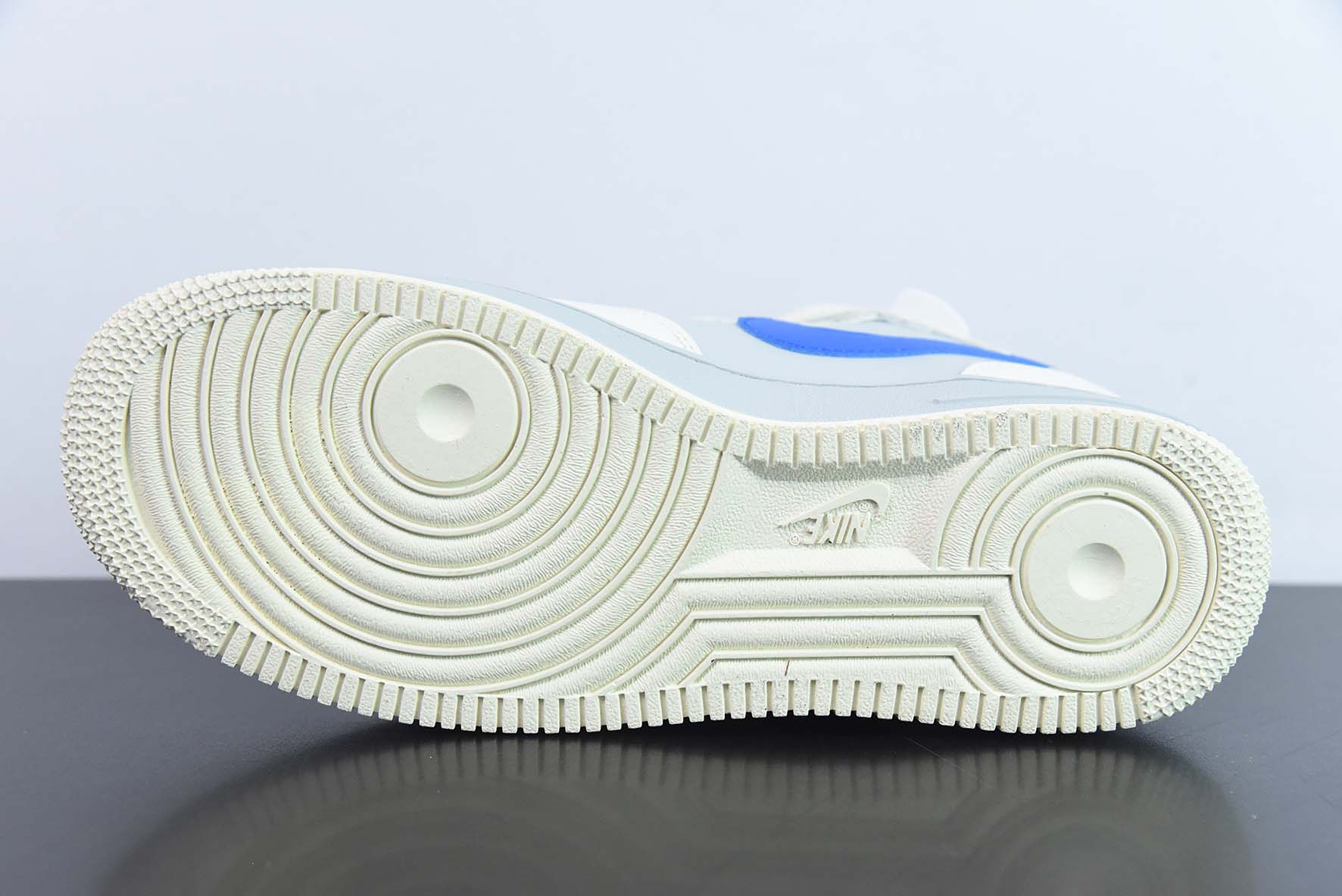 Nike Air Force 1 AF1 空军一号/中帮 米白灰红 大白兔奶糖 货号:CW0088-928
