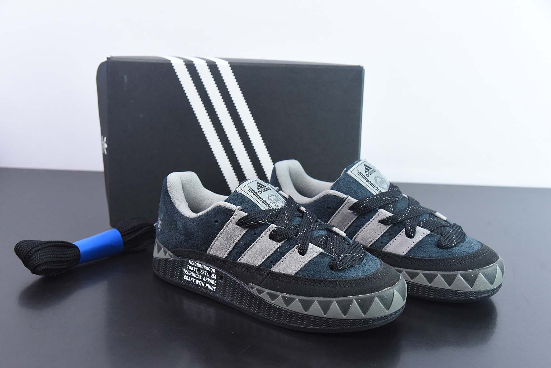 Adidas Adimatic 联名鲨鱼阿迪面包鞋 HP6770