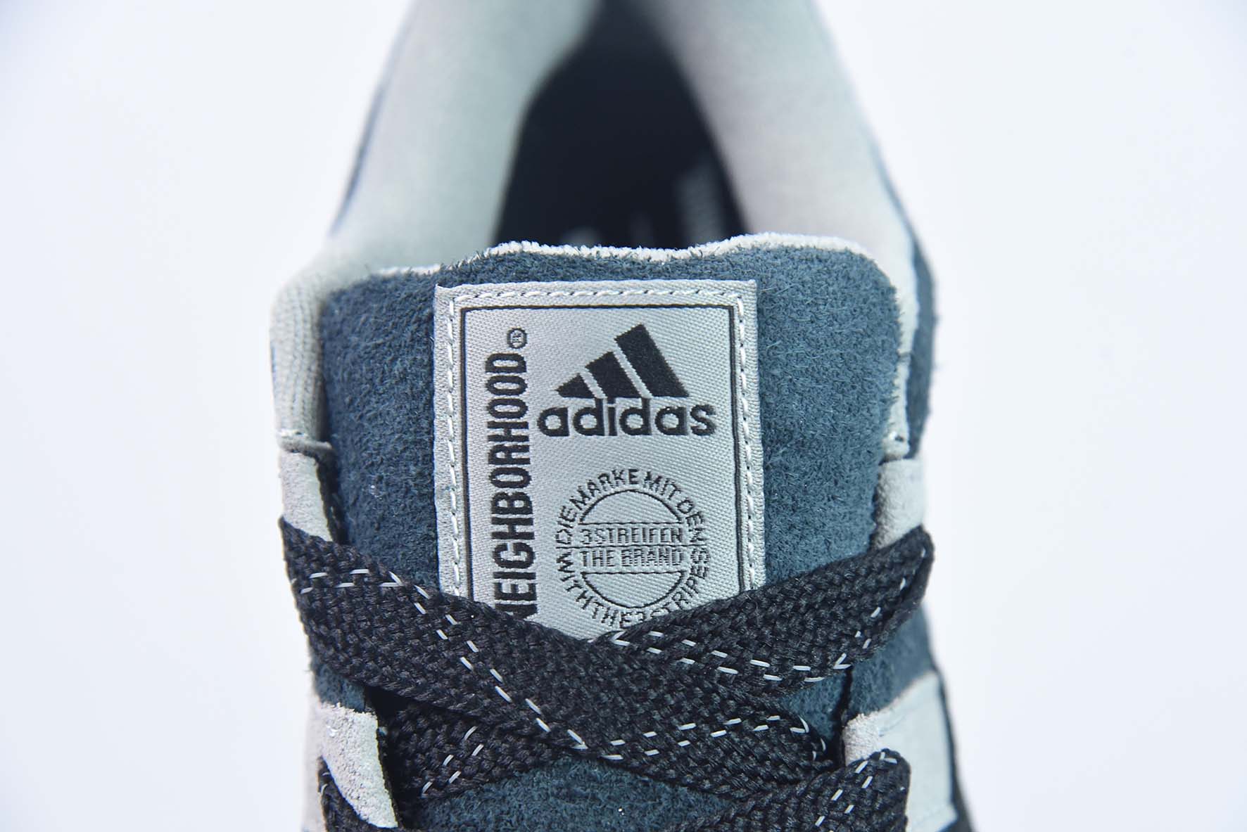 Adidas Adimatic 联名鲨鱼阿迪面包鞋 HP6770